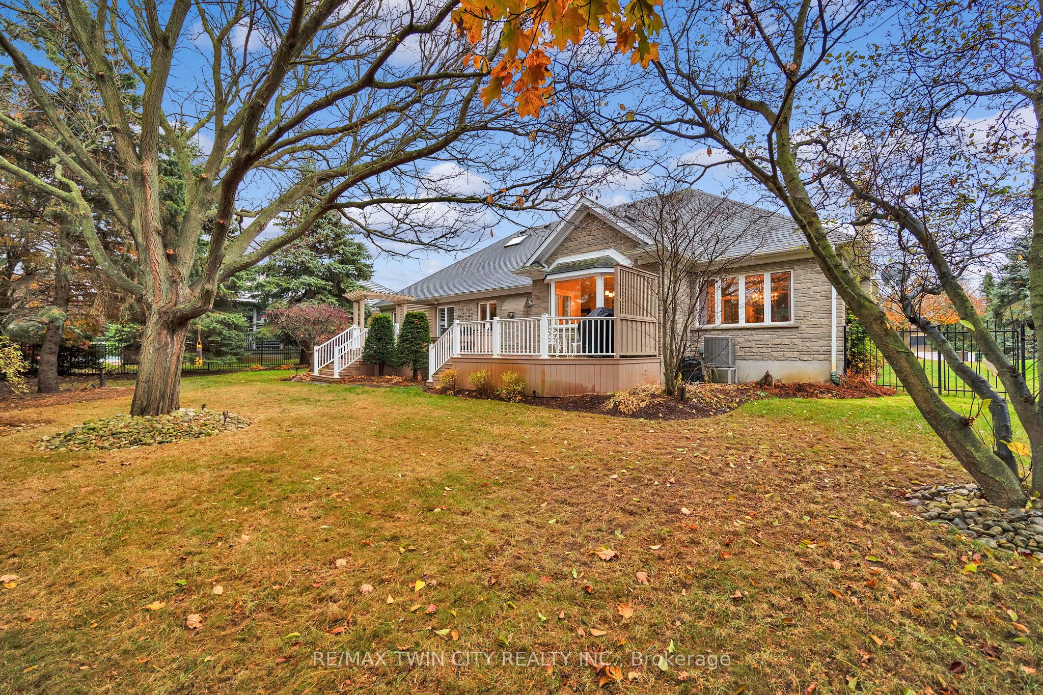 10 Meadow Heights Drive