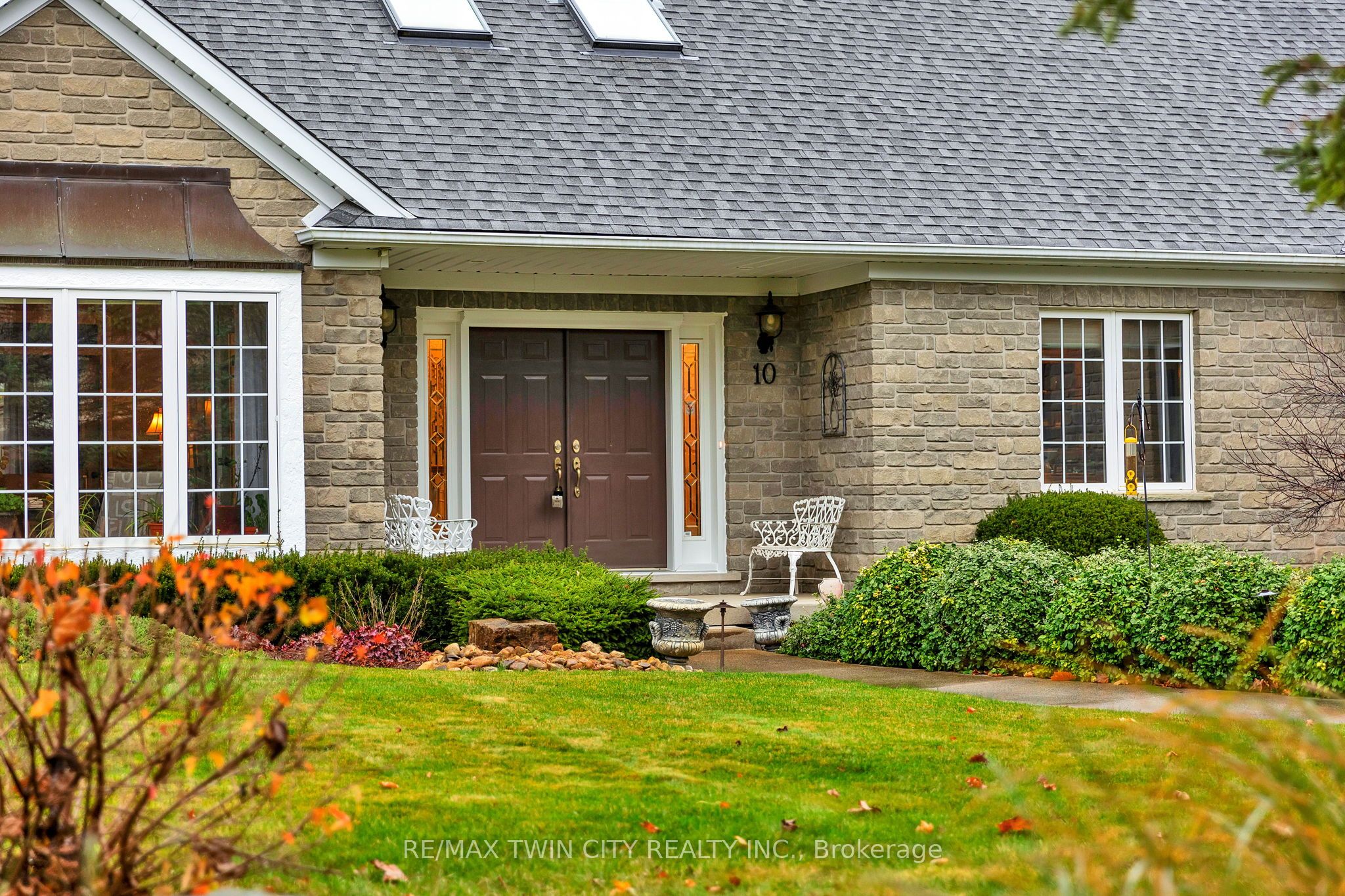 10 Meadow Heights Drive