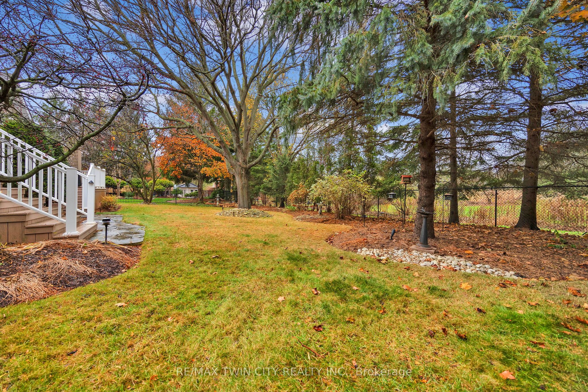 10 Meadow Heights Drive