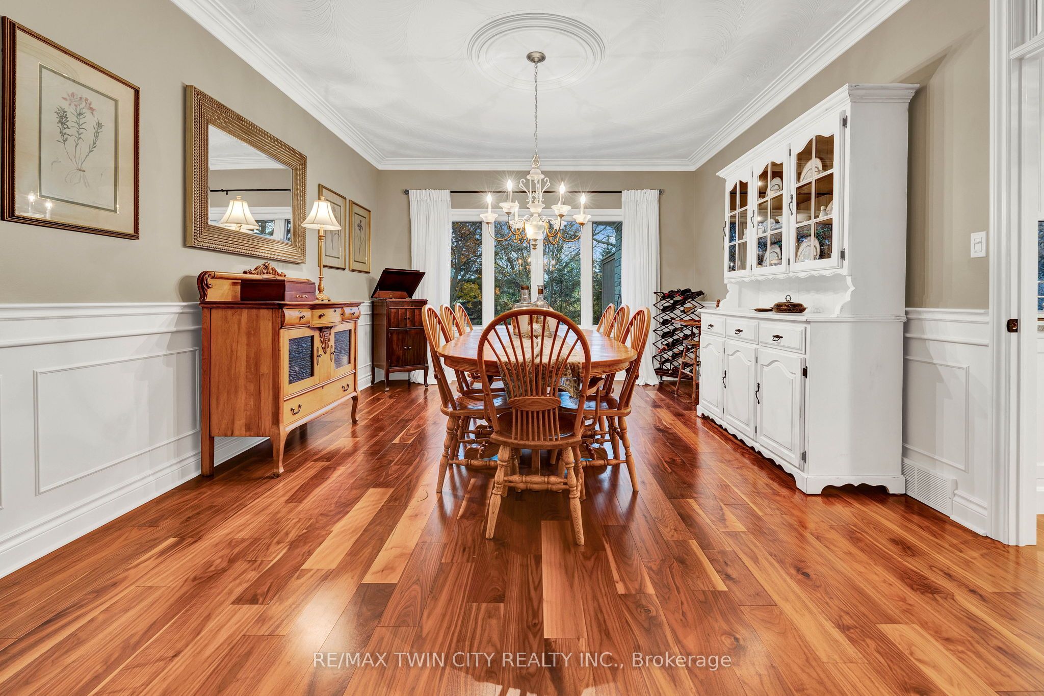 10 Meadow Heights Drive