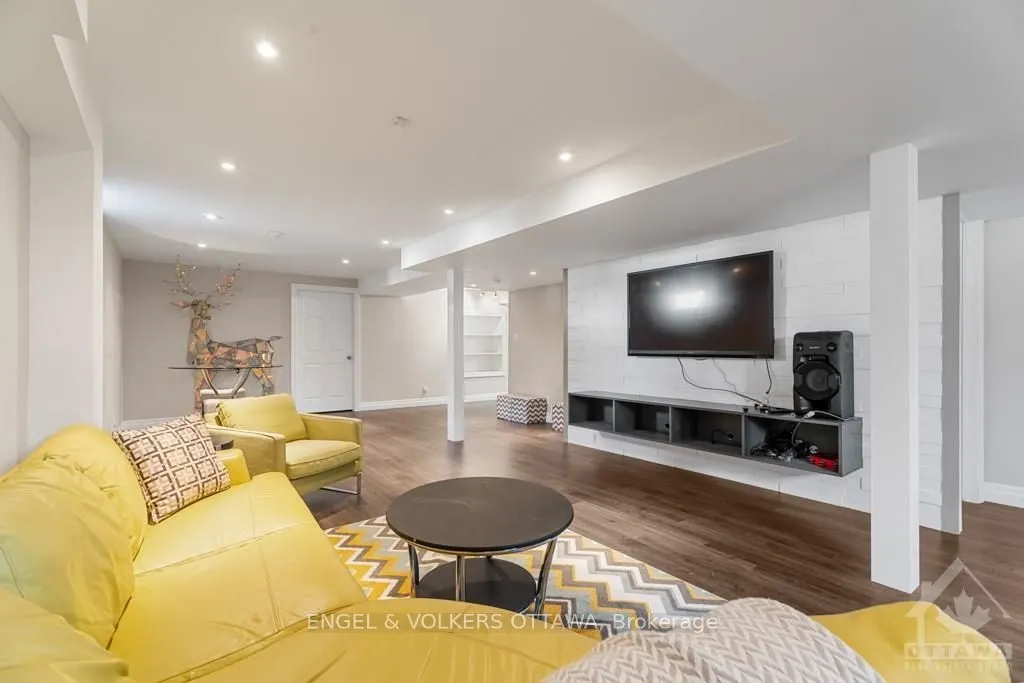 341 SHADEHILL Crescent