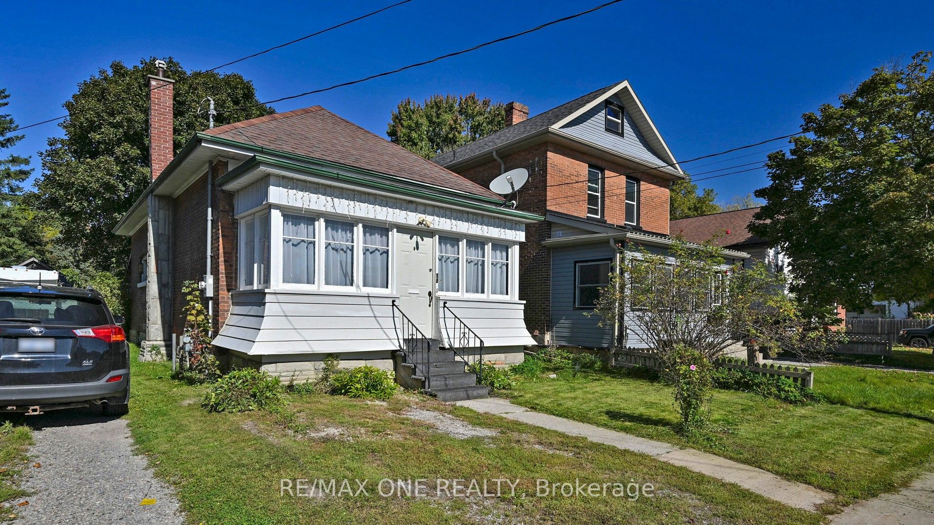 32 Durham Street W