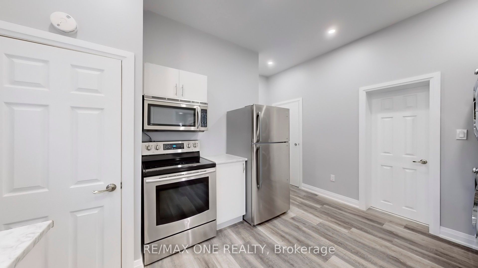 32 Durham Street W