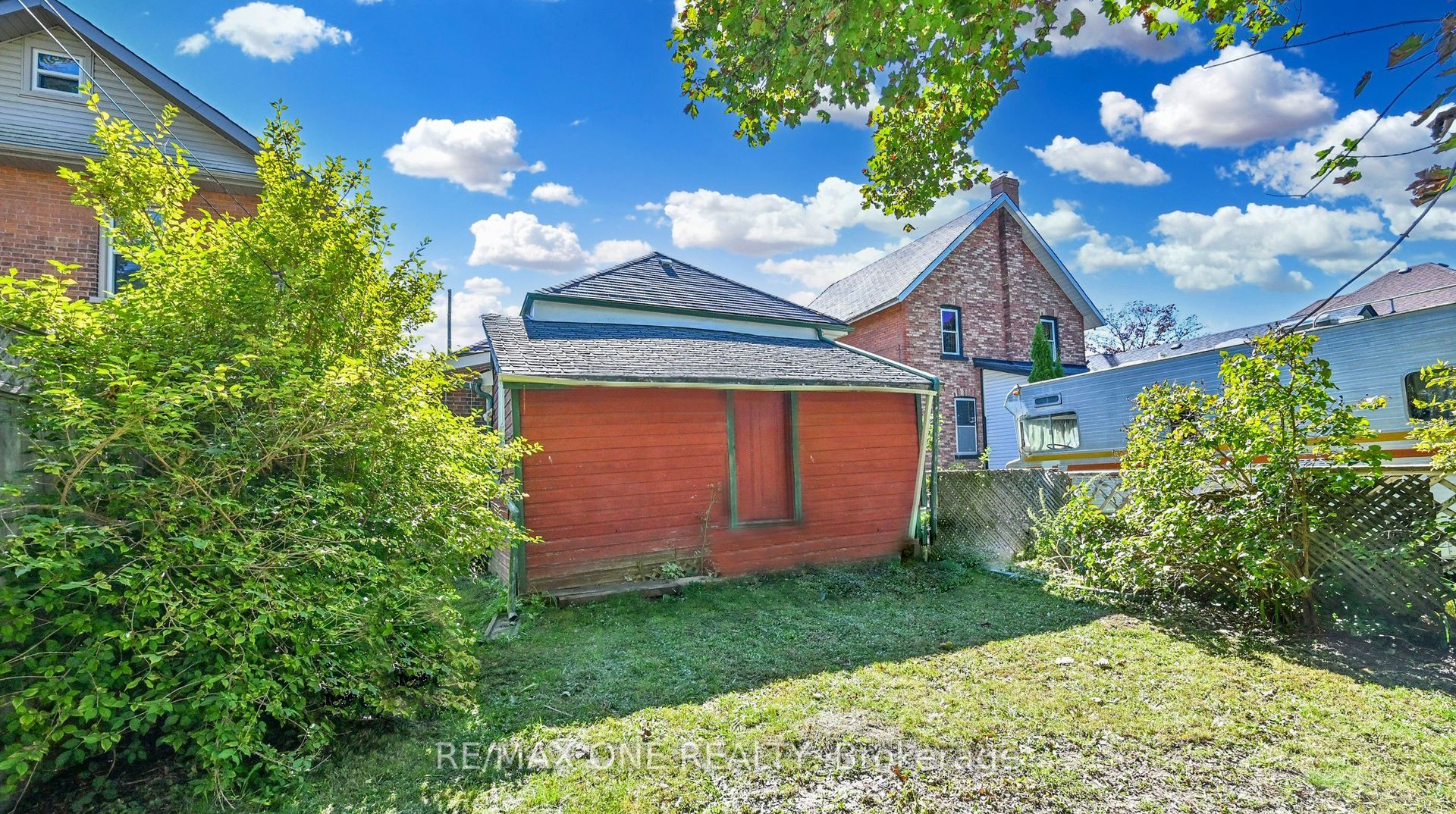32 Durham Street W