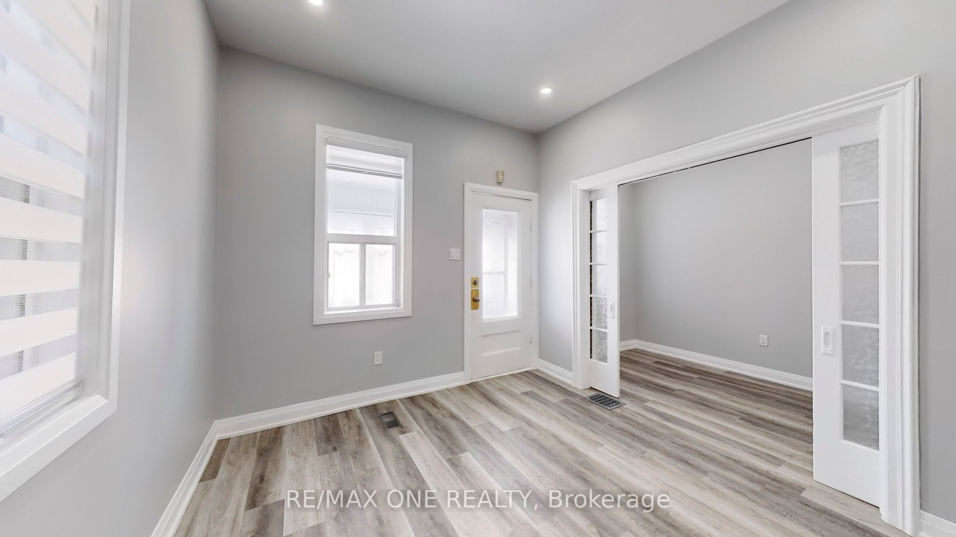 32 Durham Street W