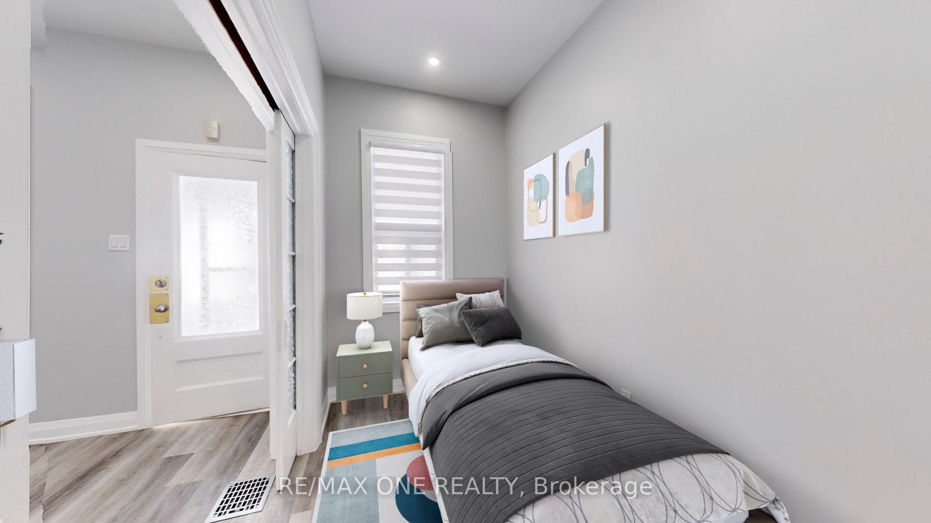32 Durham Street W
