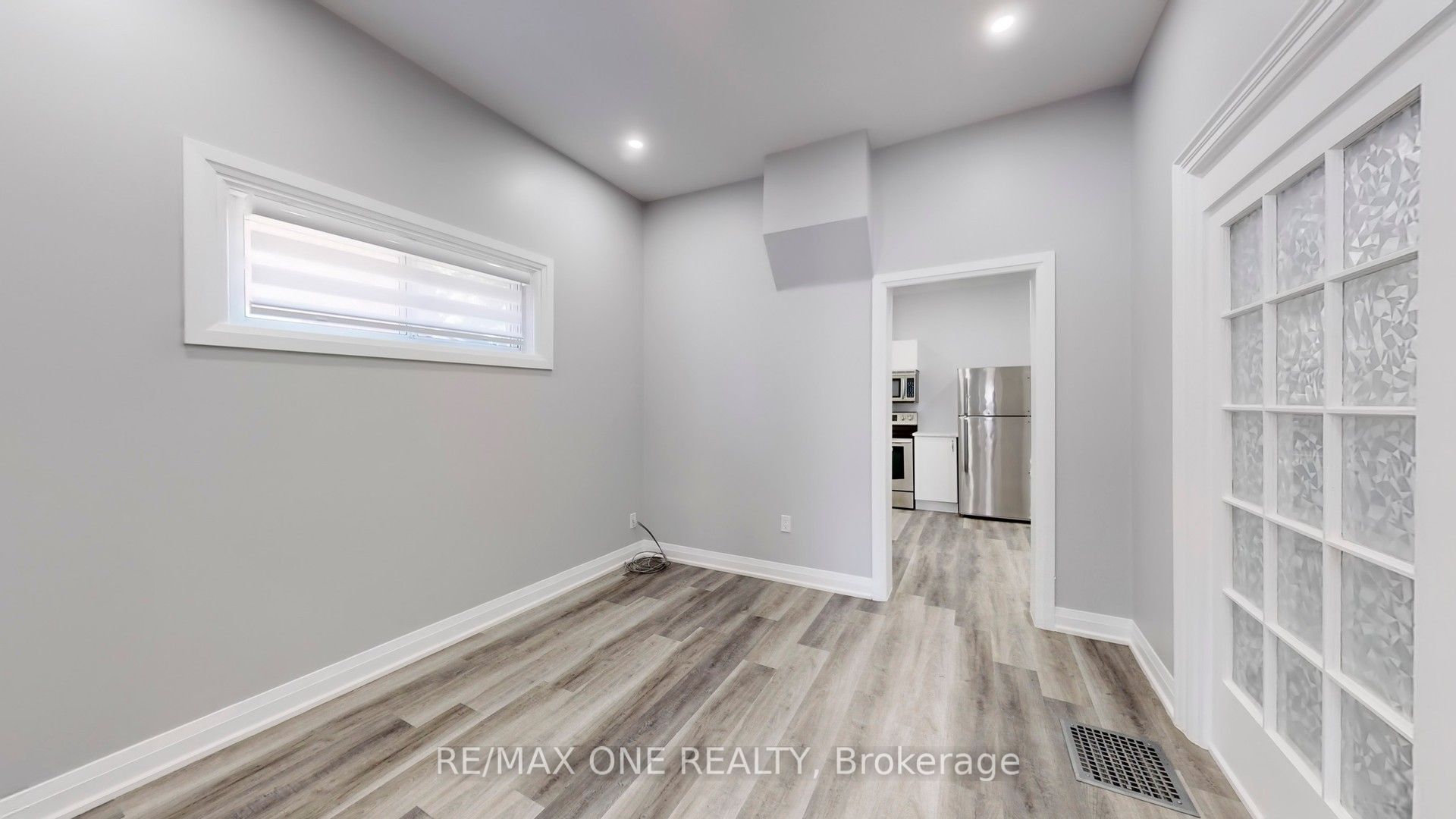 32 Durham Street W