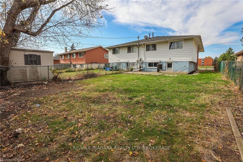 558 FIRST Avenue