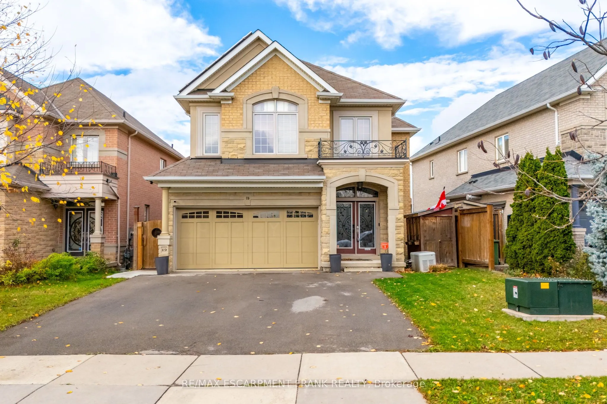 19 HAZELTON Avenue