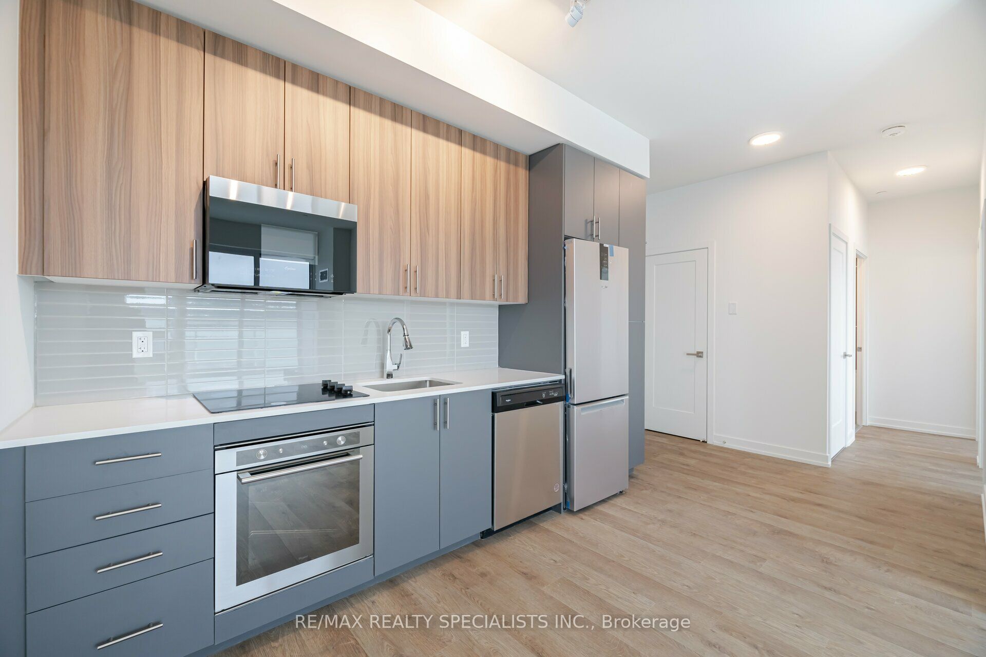 415 Main Street W, #703