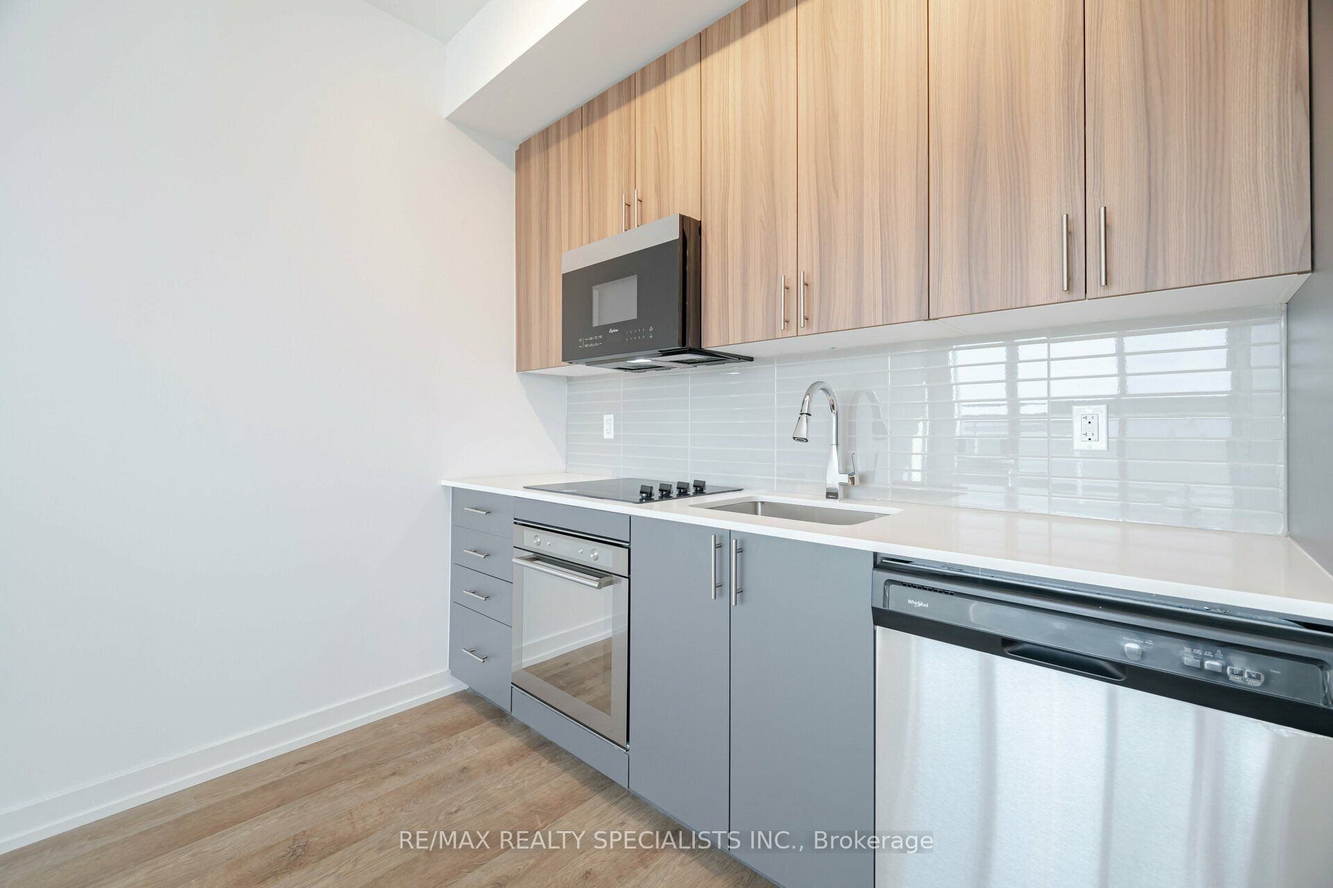415 Main Street W, #703