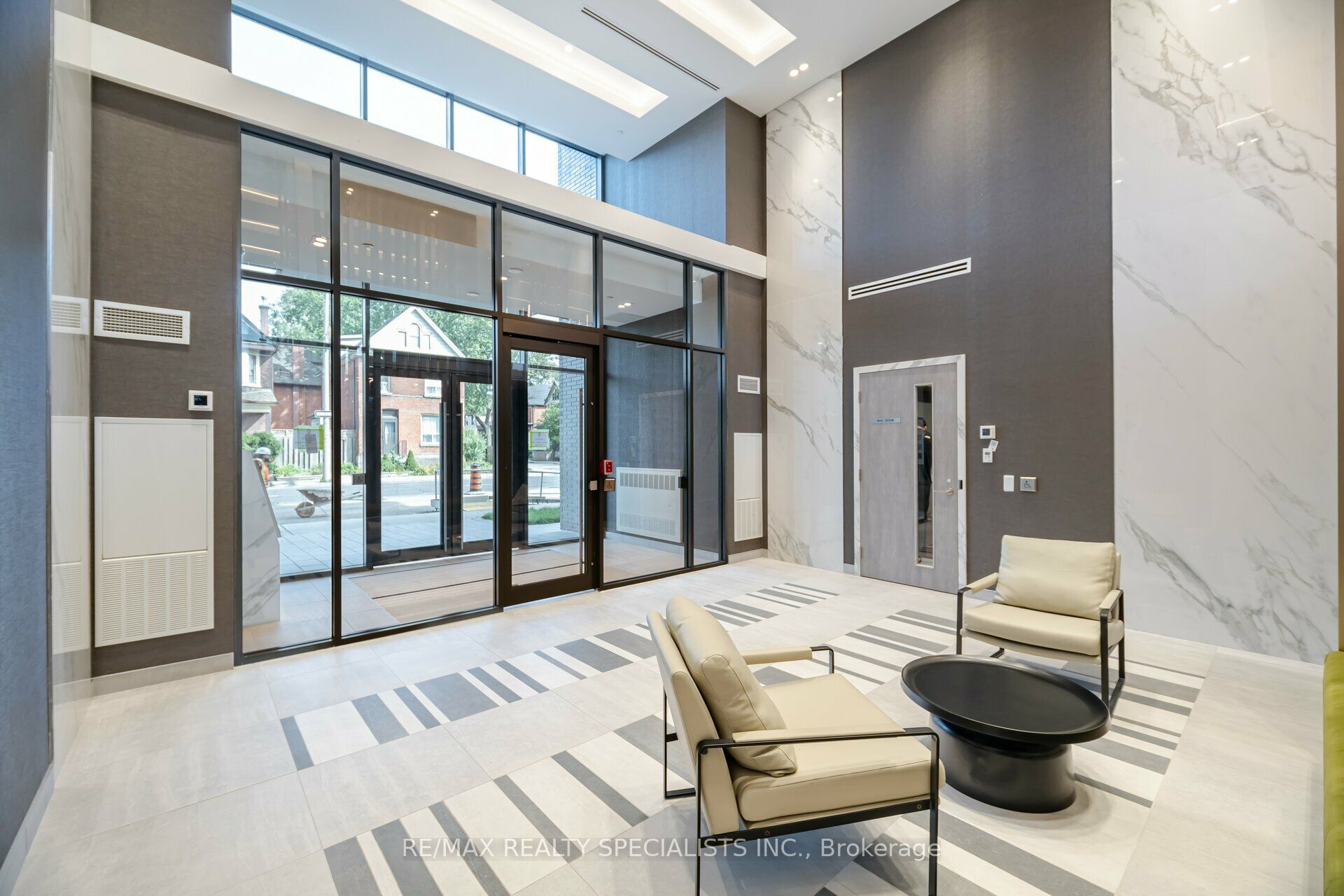 415 Main Street W, #703