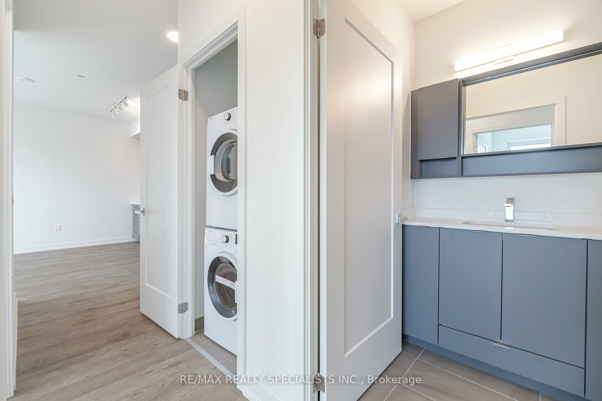 415 Main Street W, #703