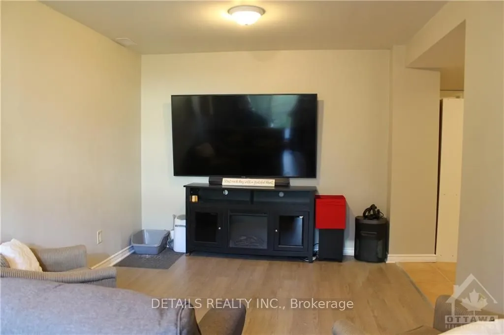 4E MAPLE RIDGE Crescent, #17