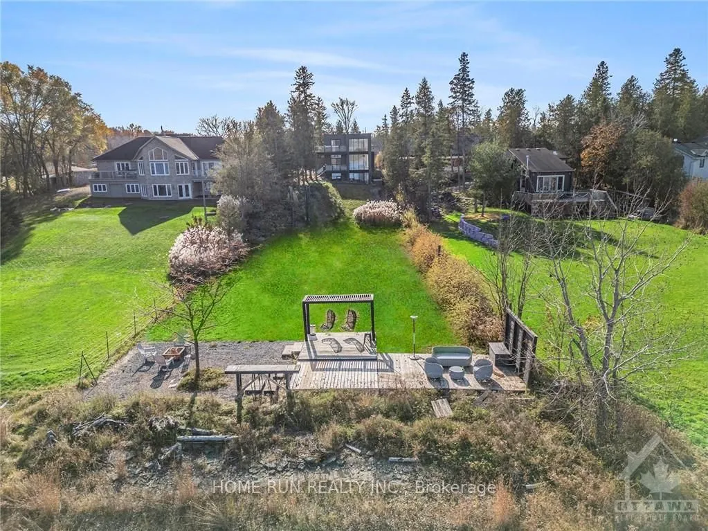 3286 BARLOW Crescent