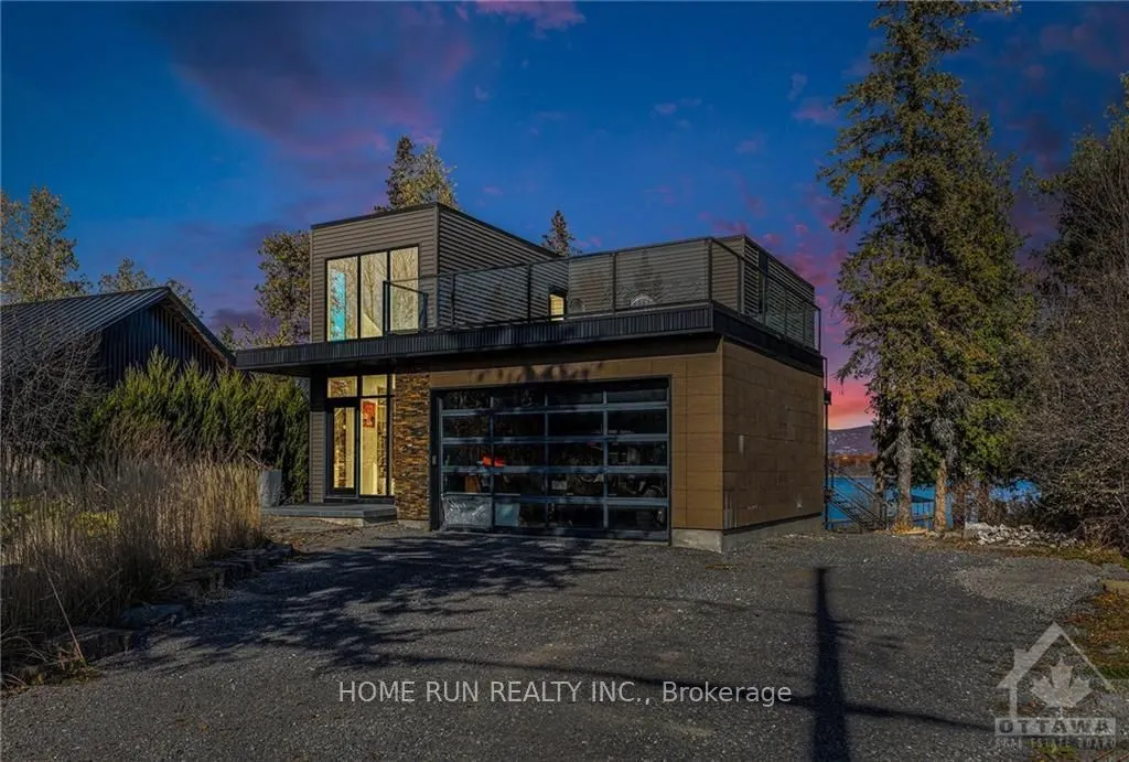 3286 BARLOW Crescent
