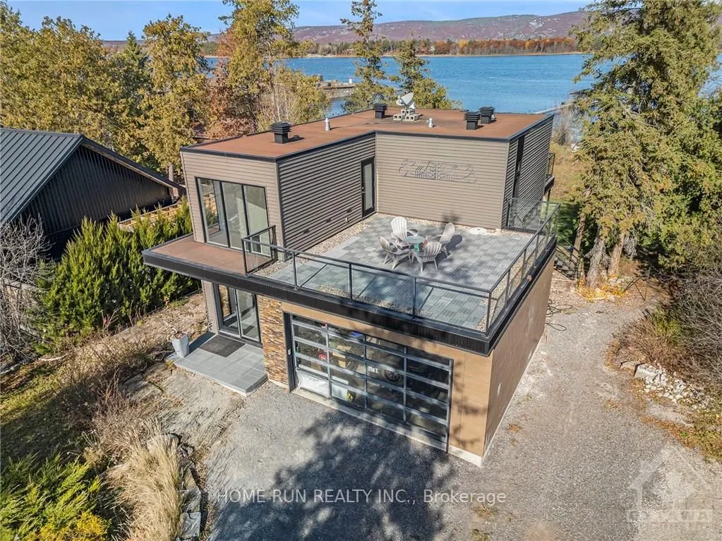 3286 BARLOW Crescent