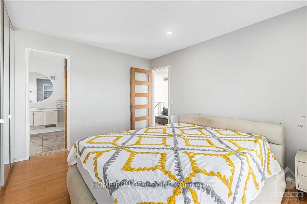 3286 BARLOW Crescent