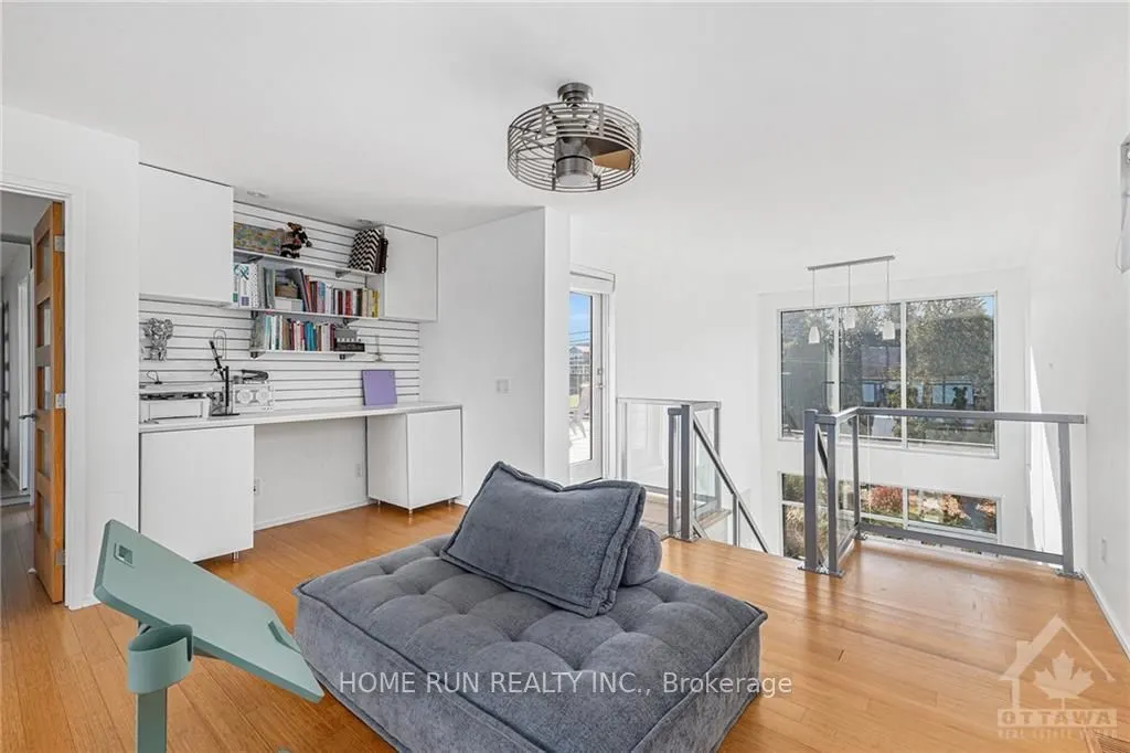 3286 BARLOW Crescent