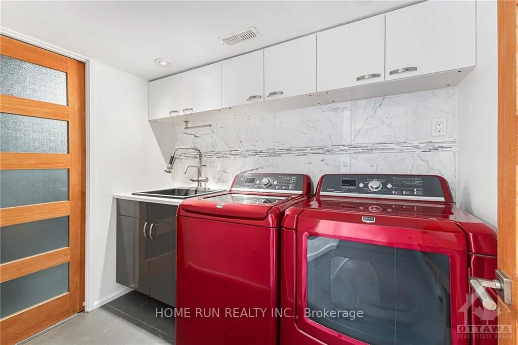 3286 BARLOW Crescent