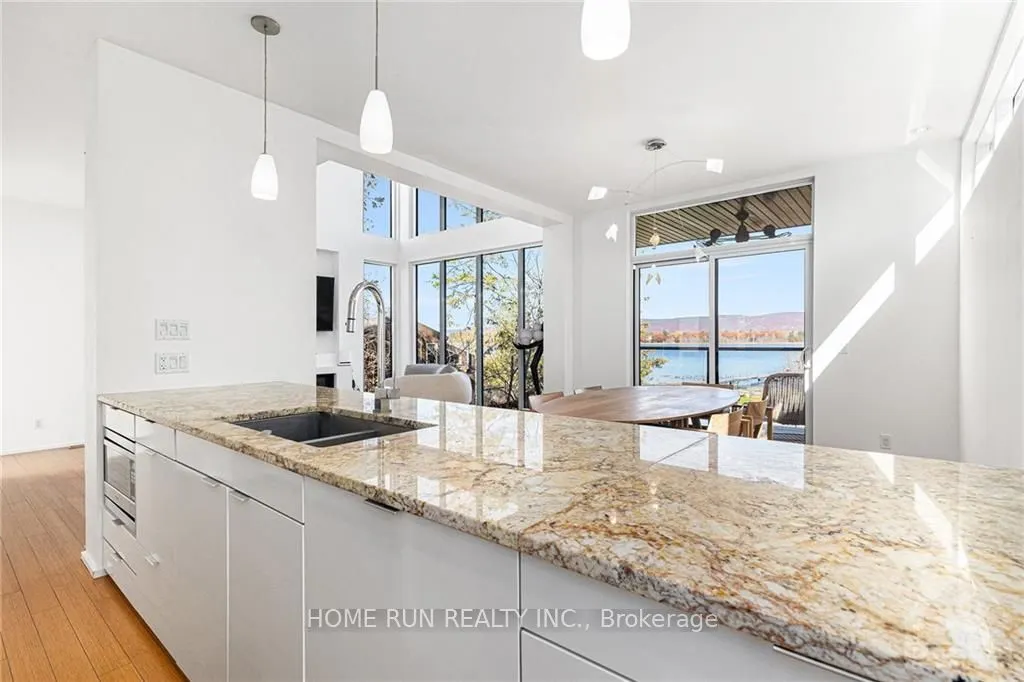 3286 BARLOW Crescent