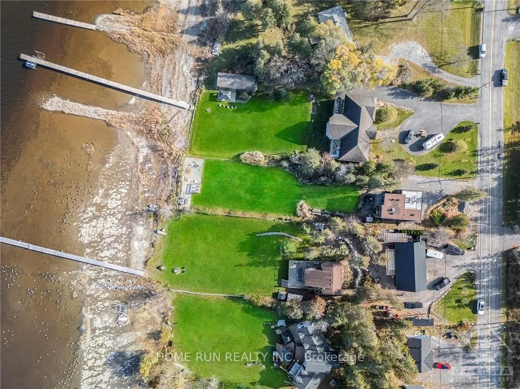 3286 BARLOW Crescent