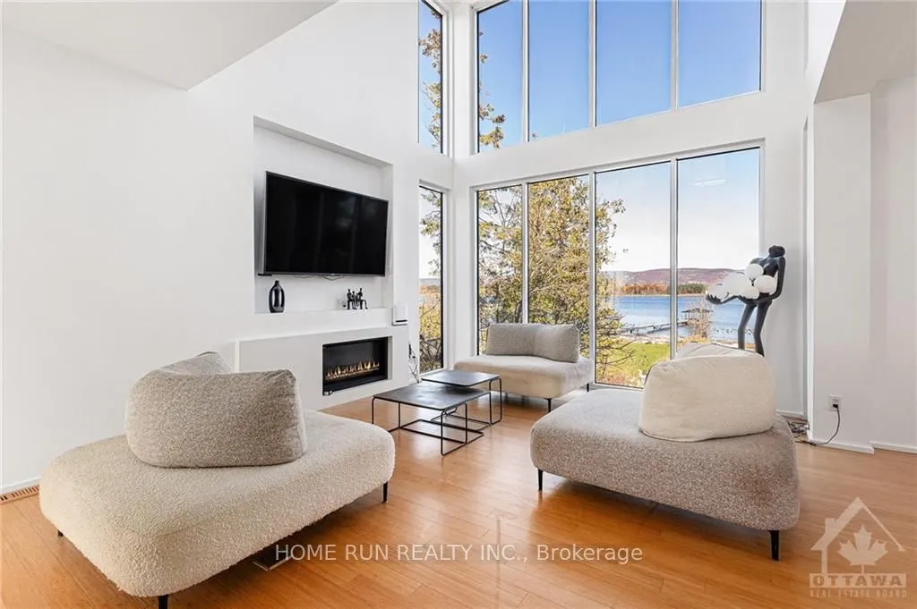 3286 BARLOW Crescent