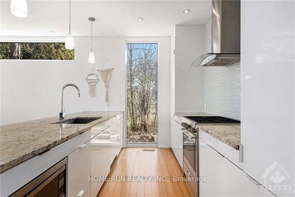 3286 BARLOW Crescent