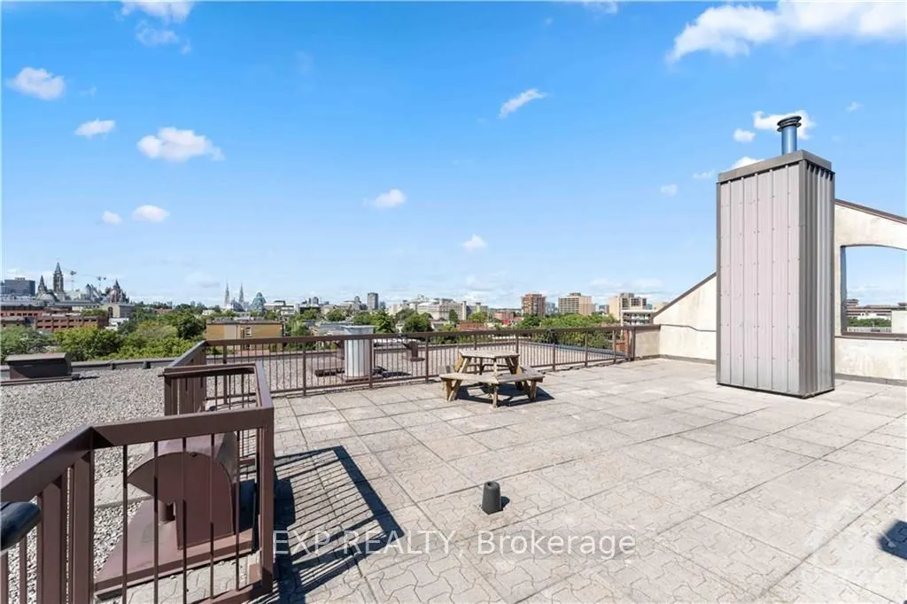 222 GUIGUES Avenue #401