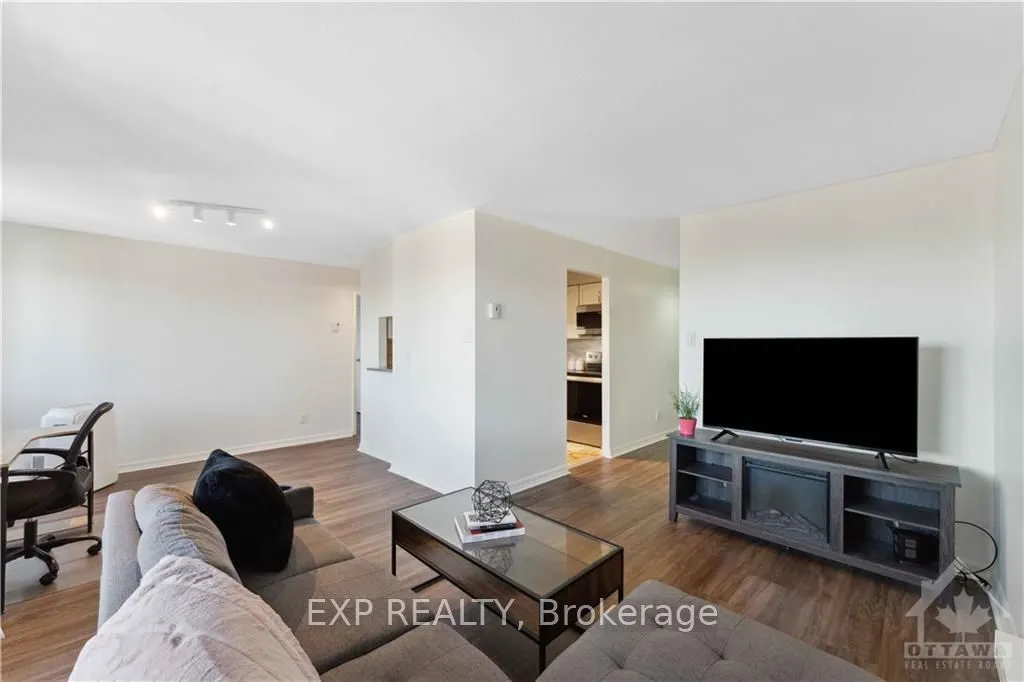 222 GUIGUES Avenue #401