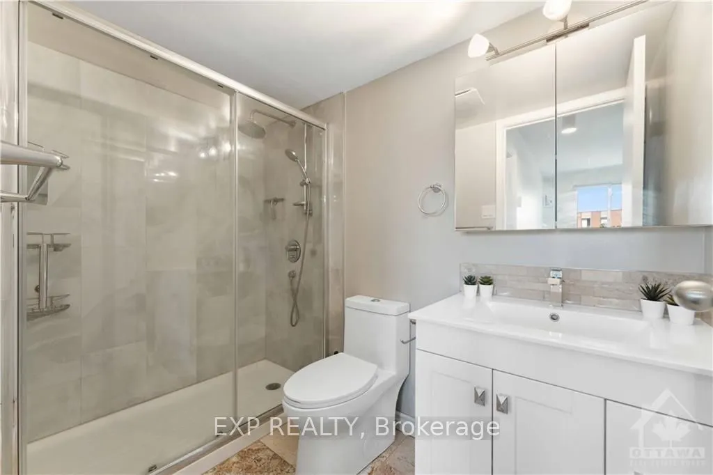 222 GUIGUES Avenue #401