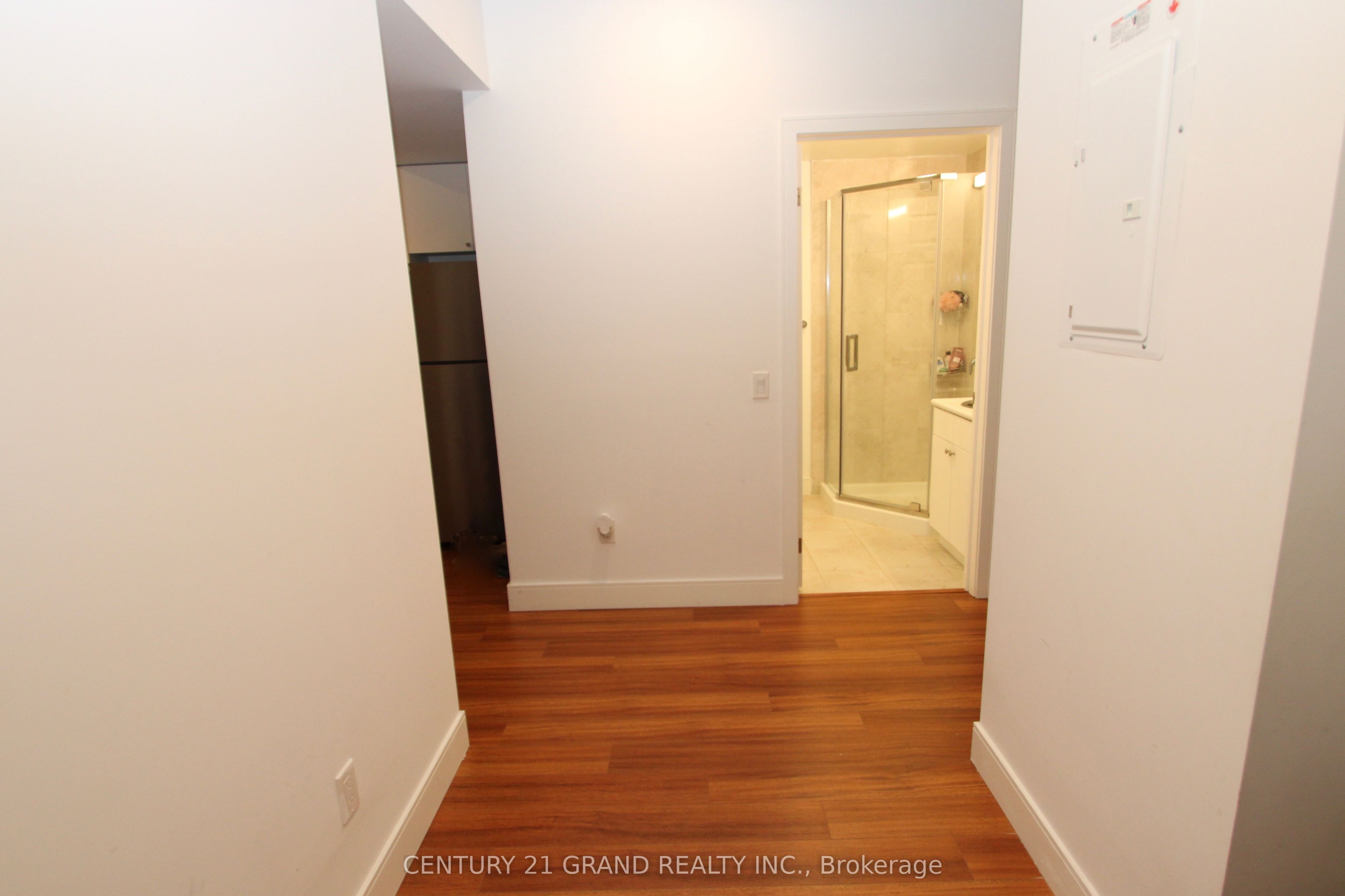 1 Wellington Street #402