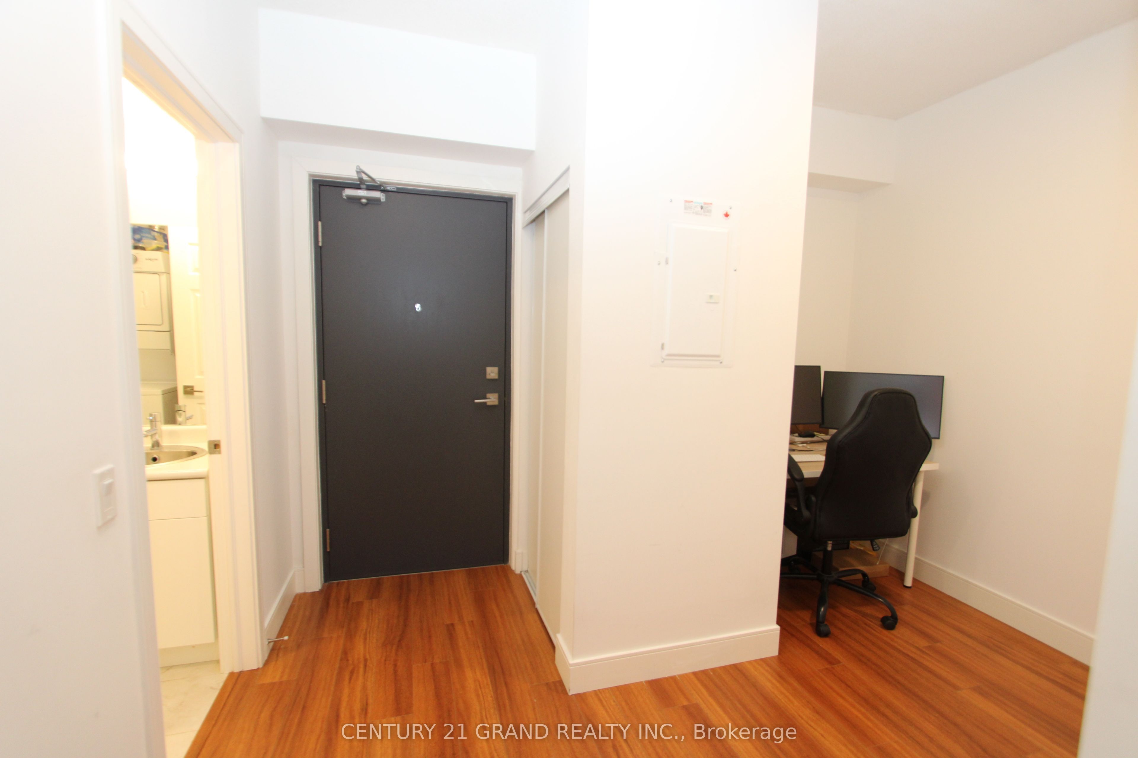 1 Wellington Street #402