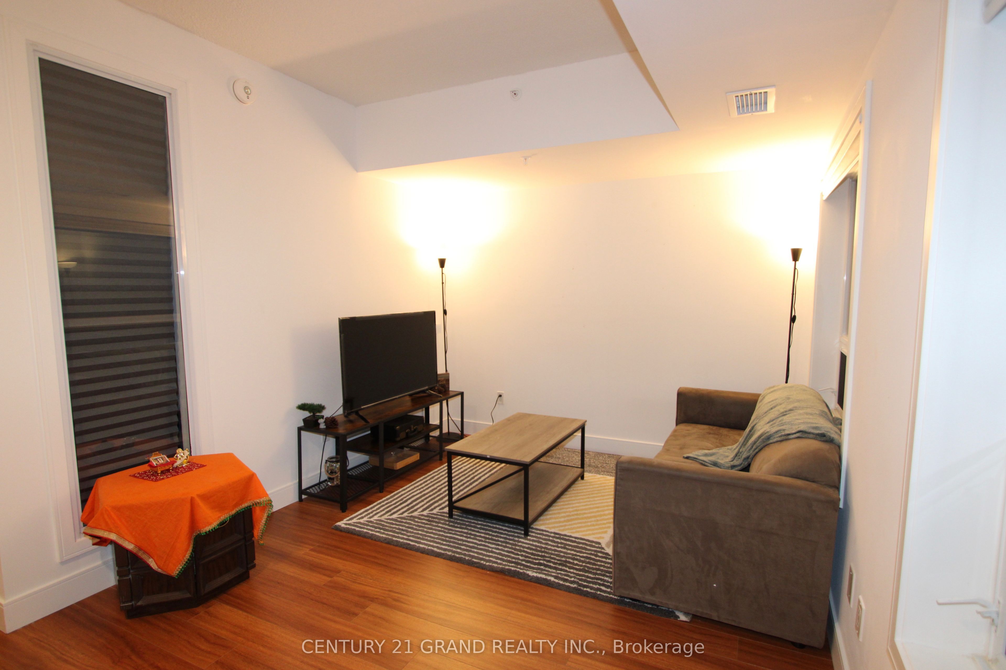 1 Wellington Street #402