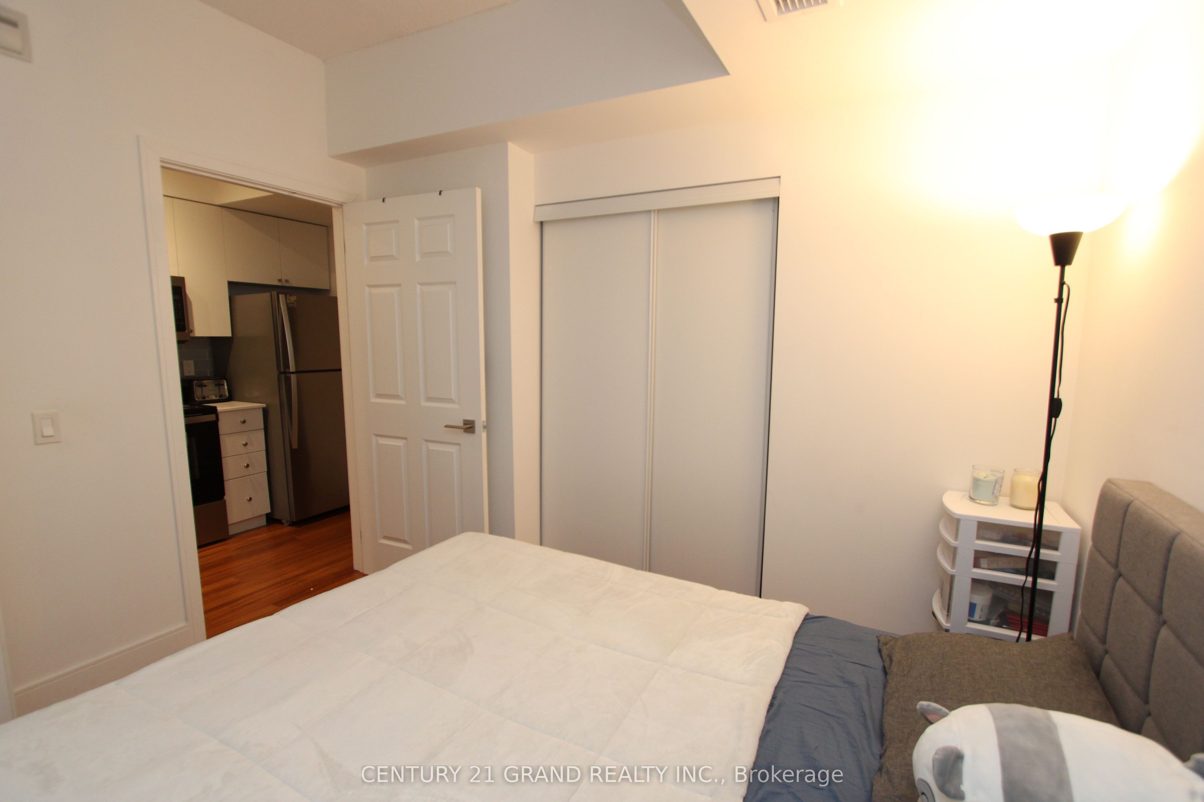 1 Wellington Street #402