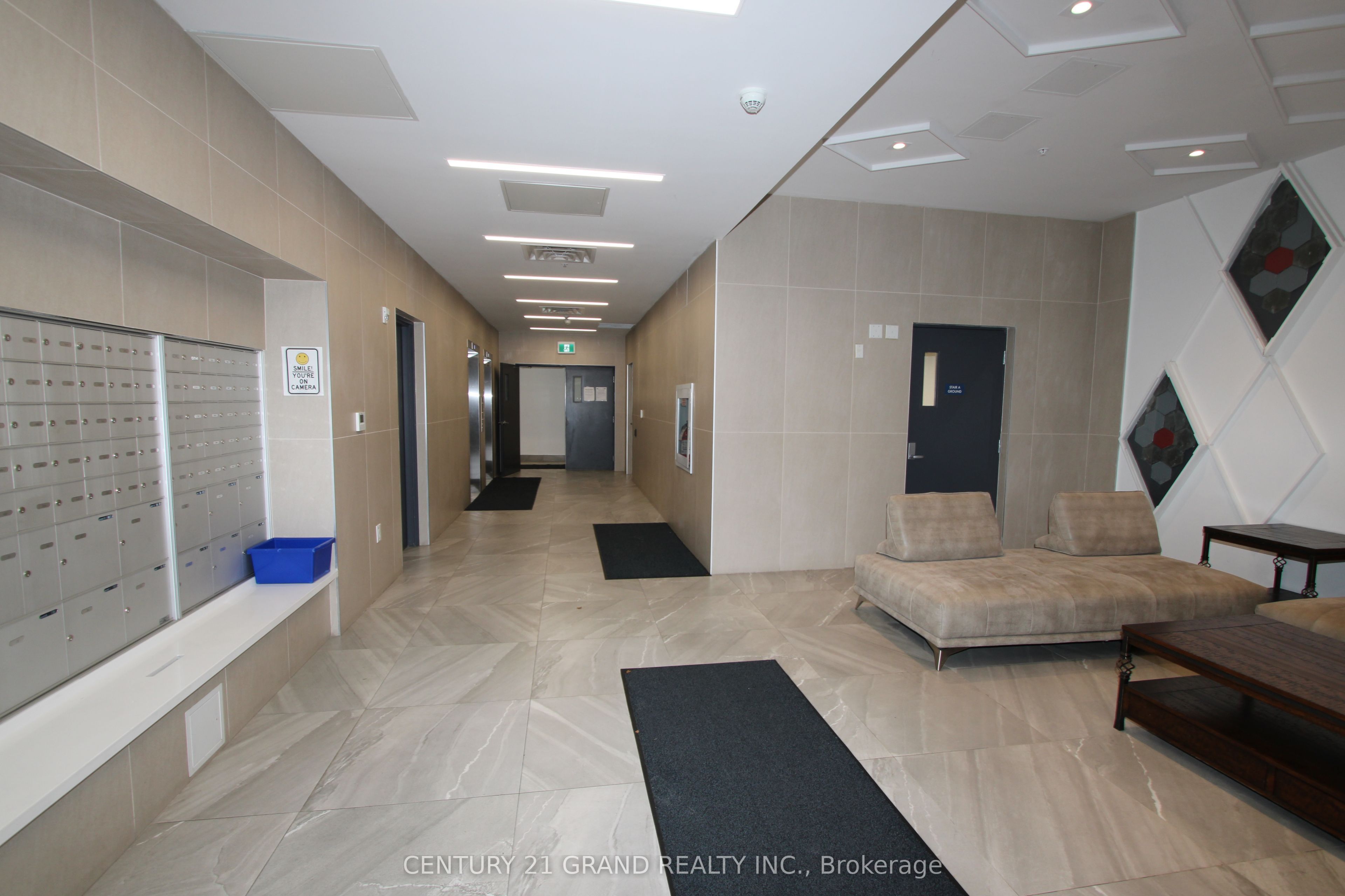1 Wellington Street #402