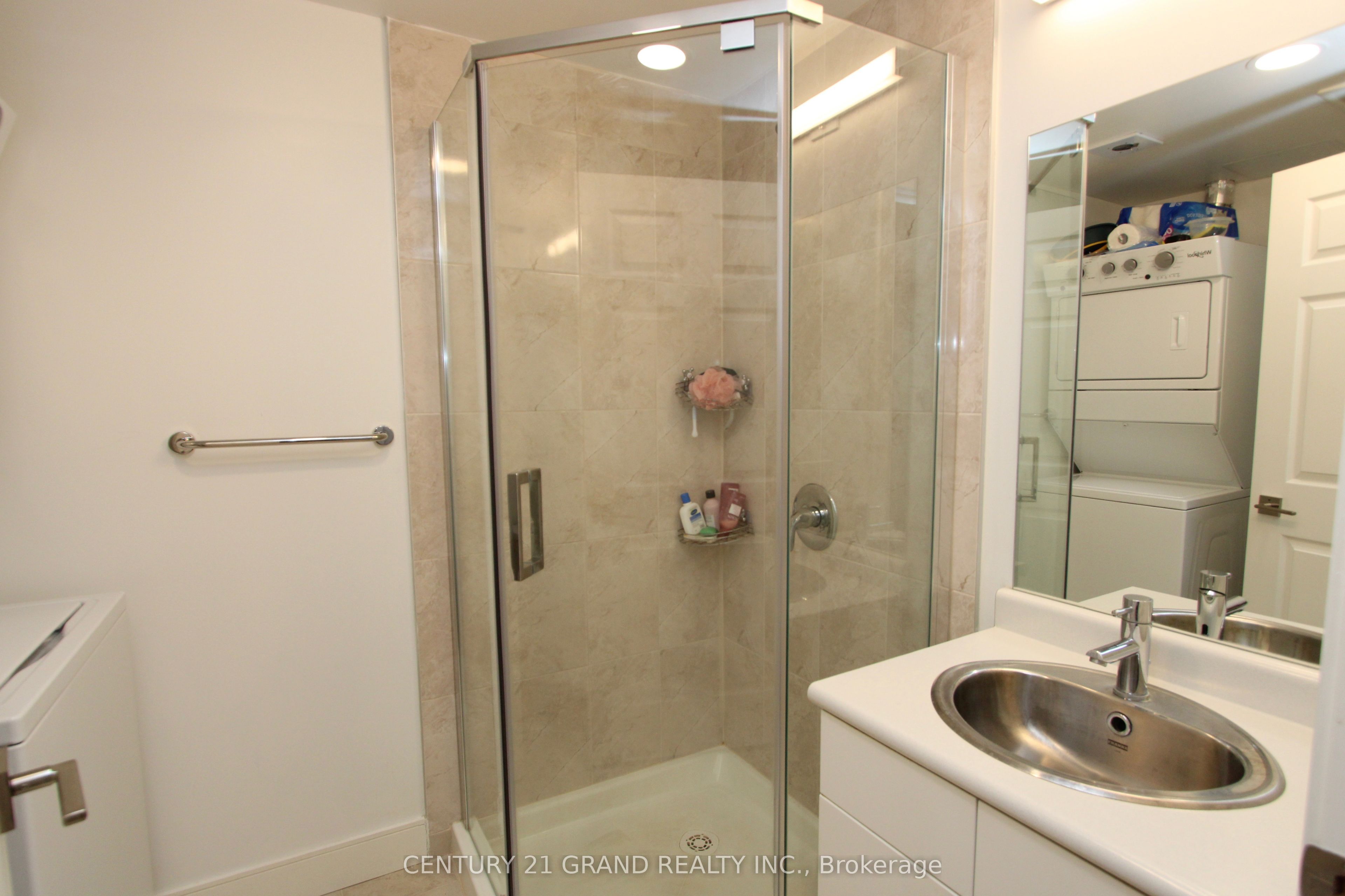 1 Wellington Street #402