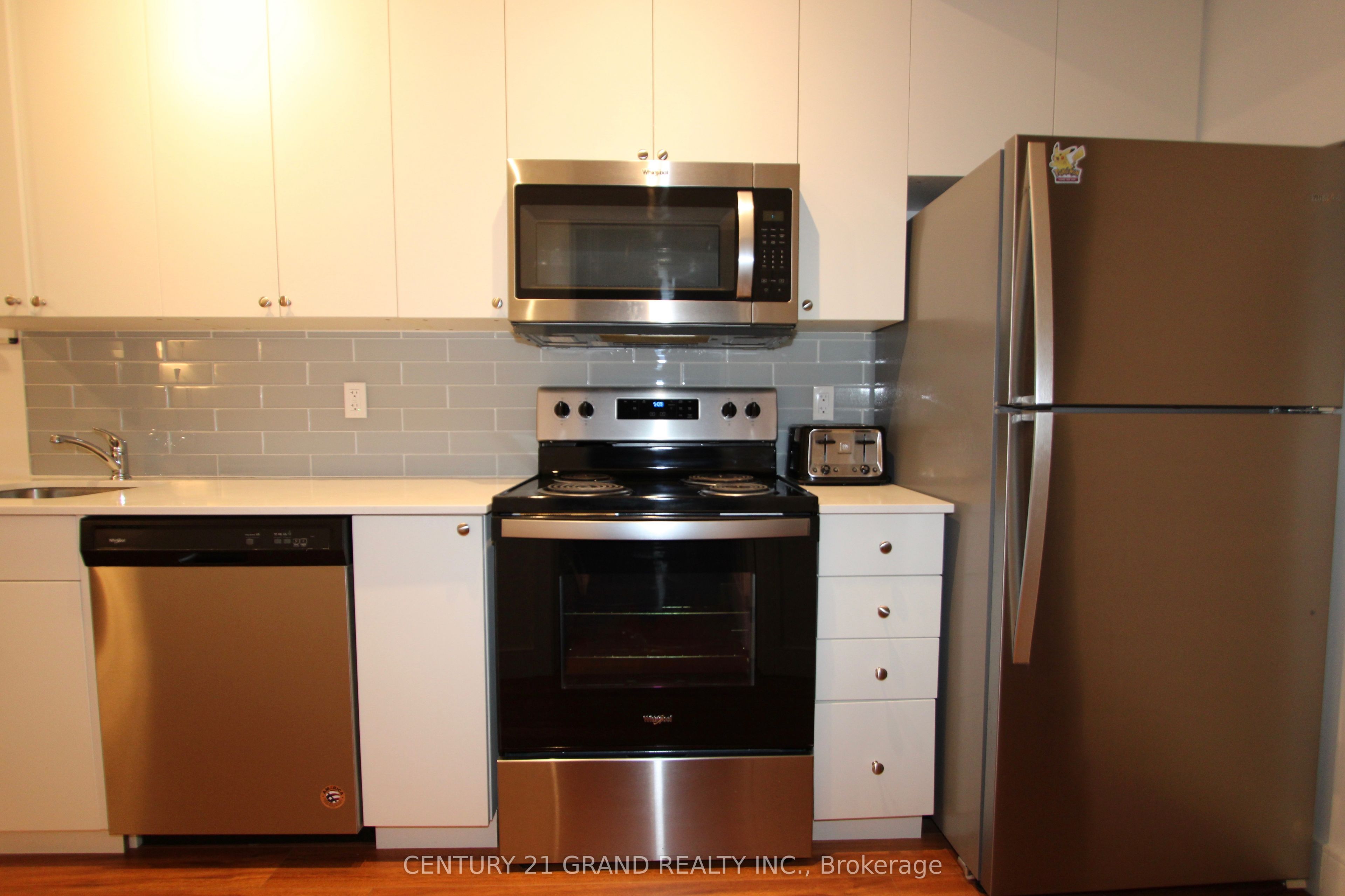 1 Wellington Street #402