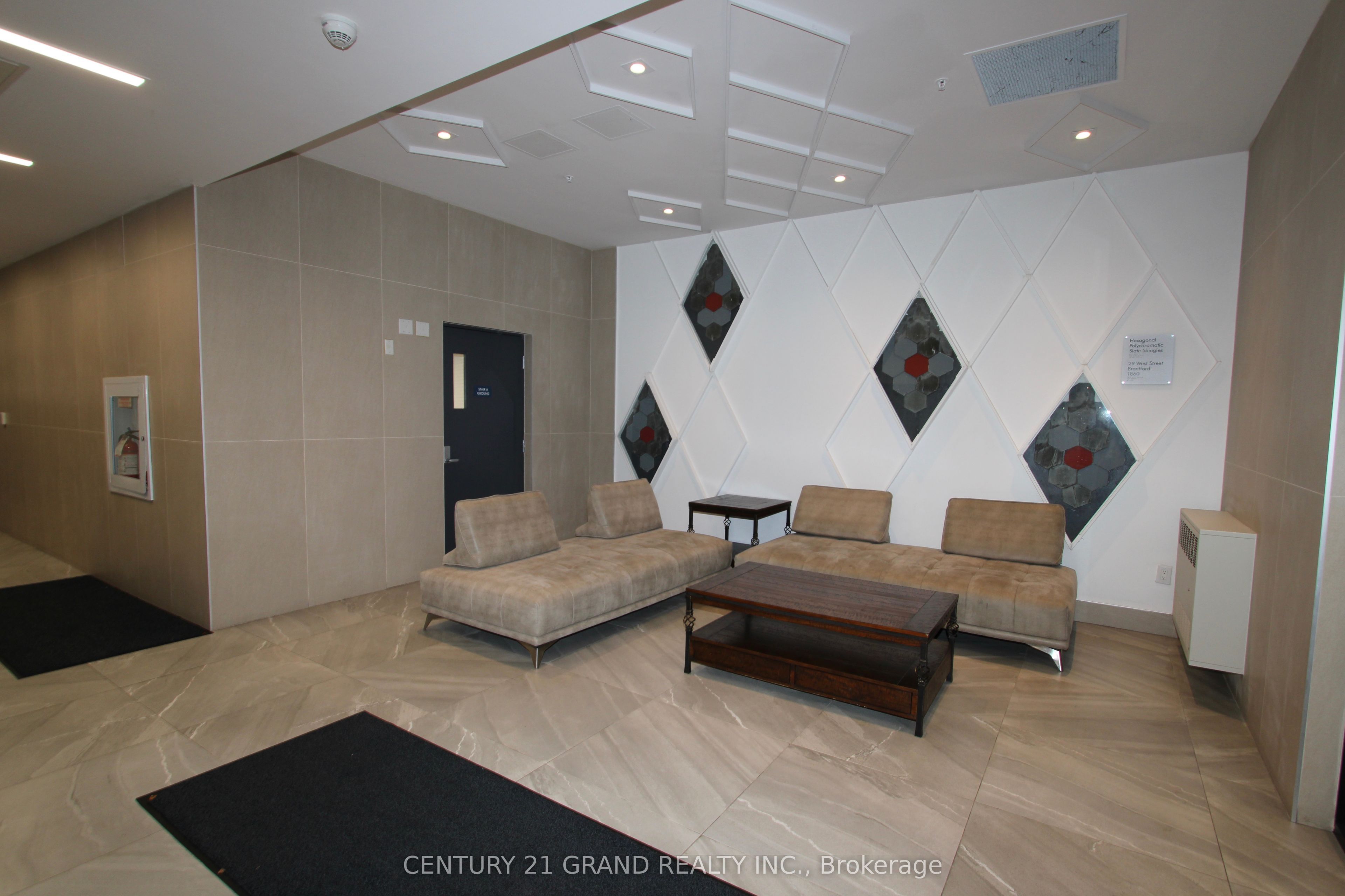 1 Wellington Street #402
