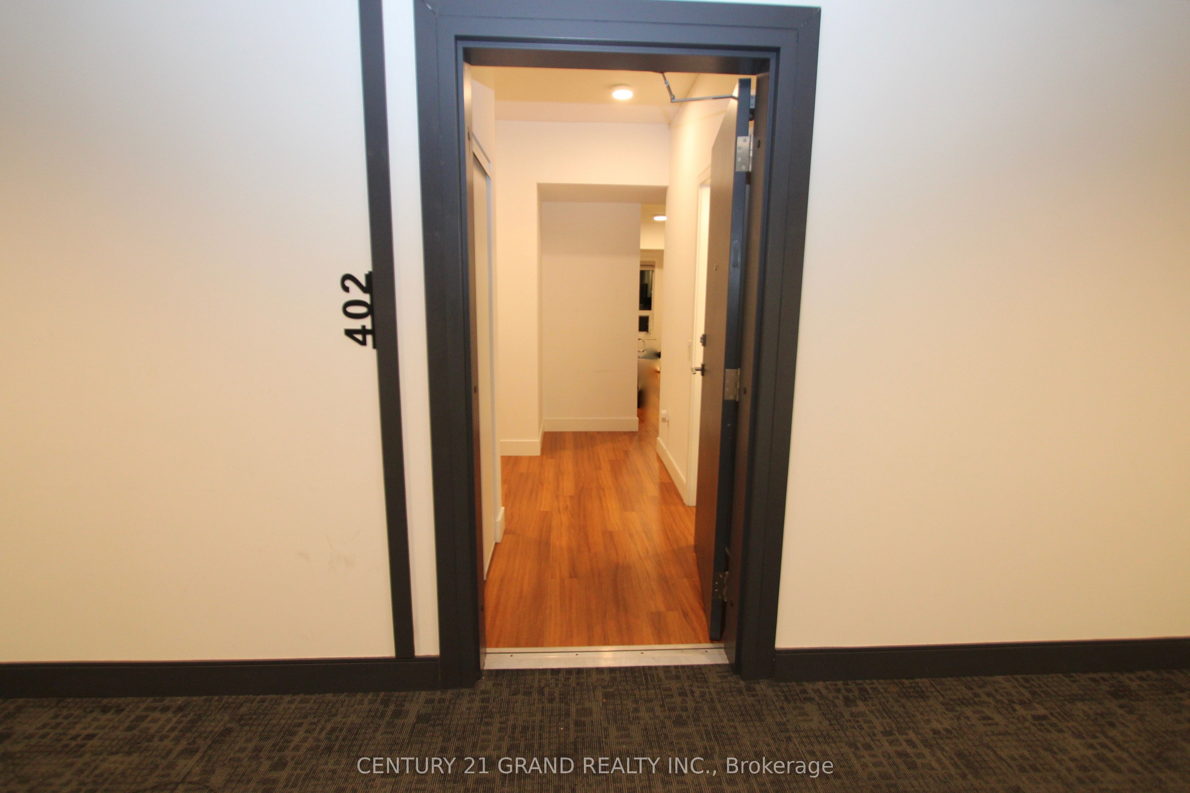 1 Wellington Street #402