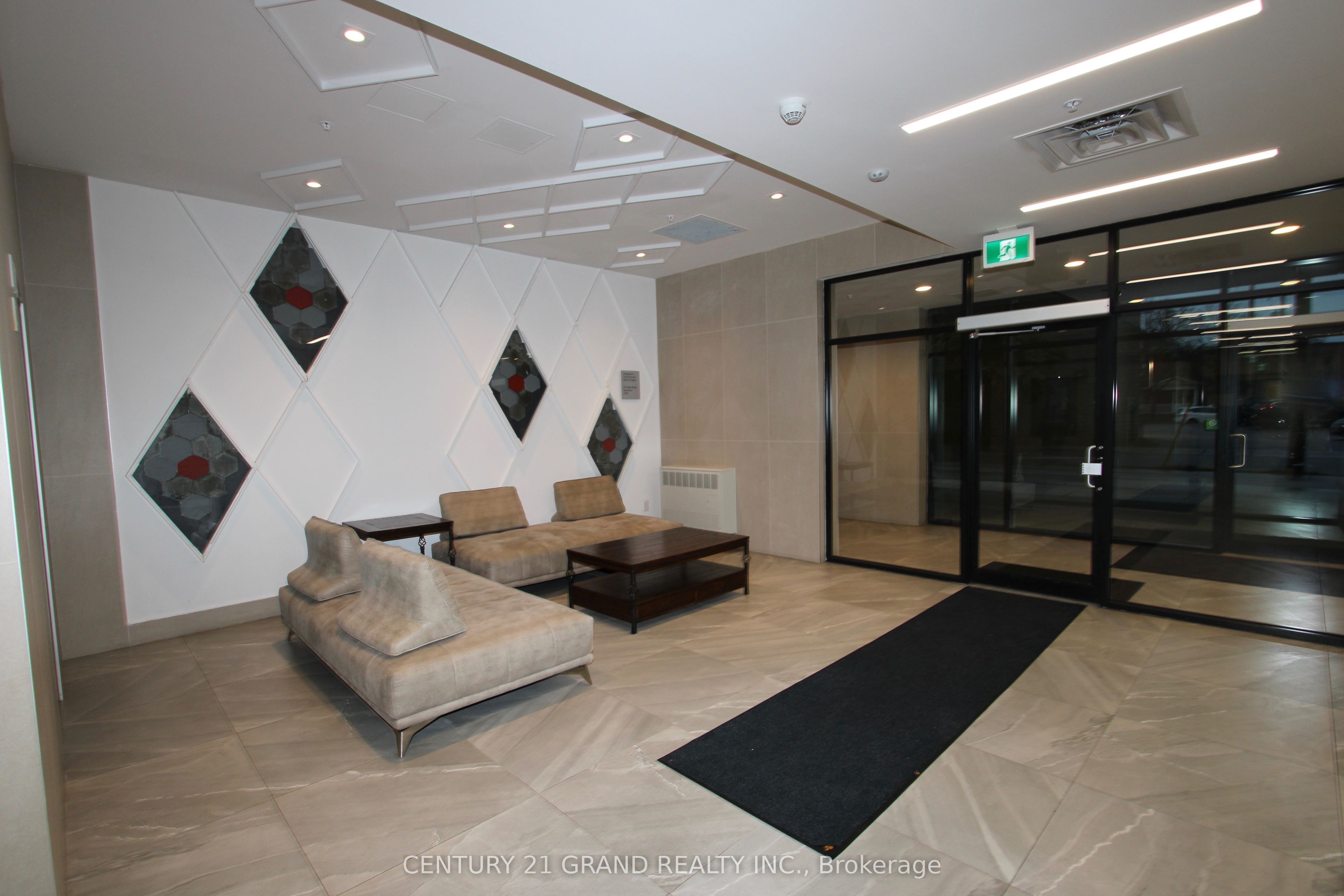 1 Wellington Street #402