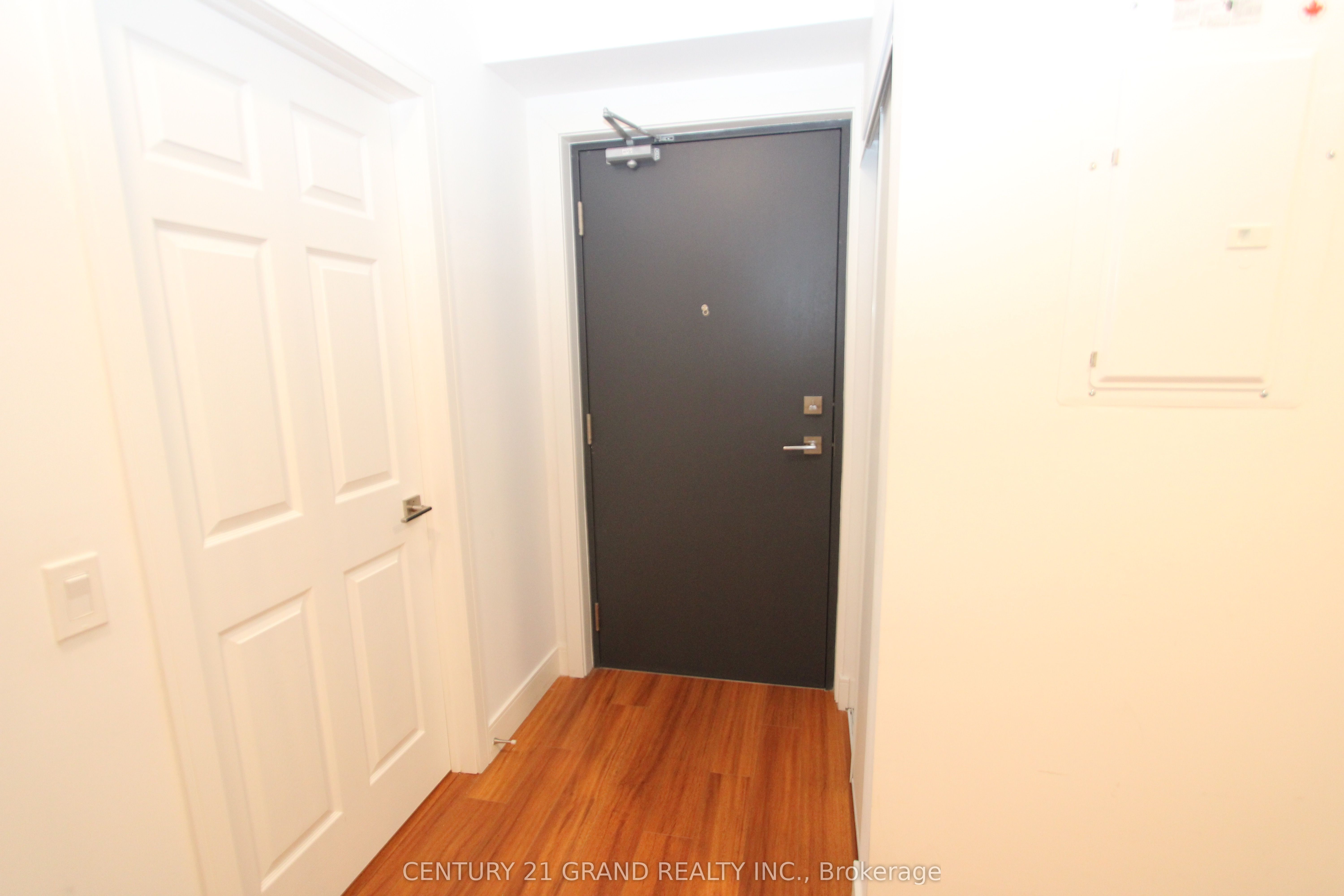 1 Wellington Street #402