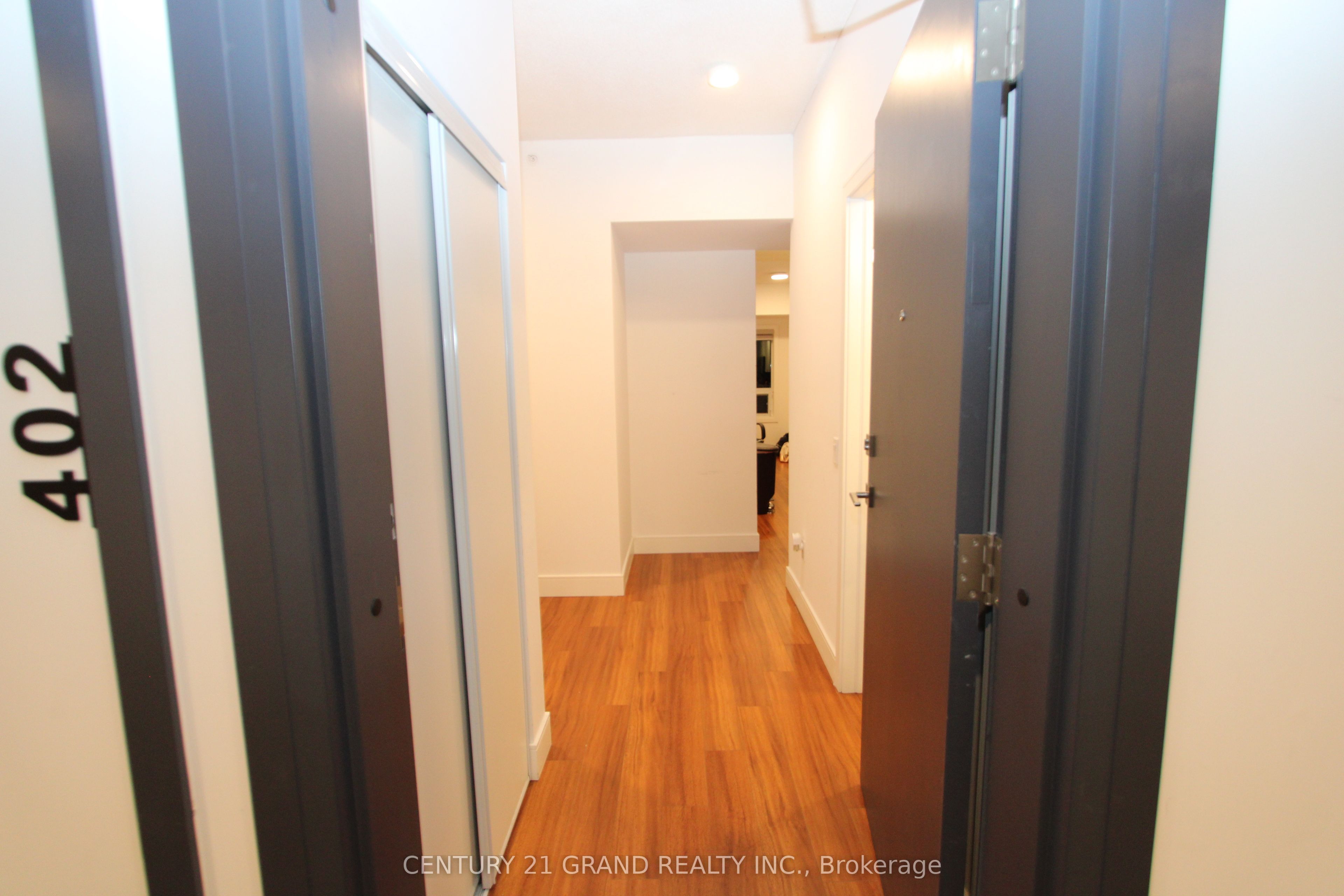 1 Wellington Street #402