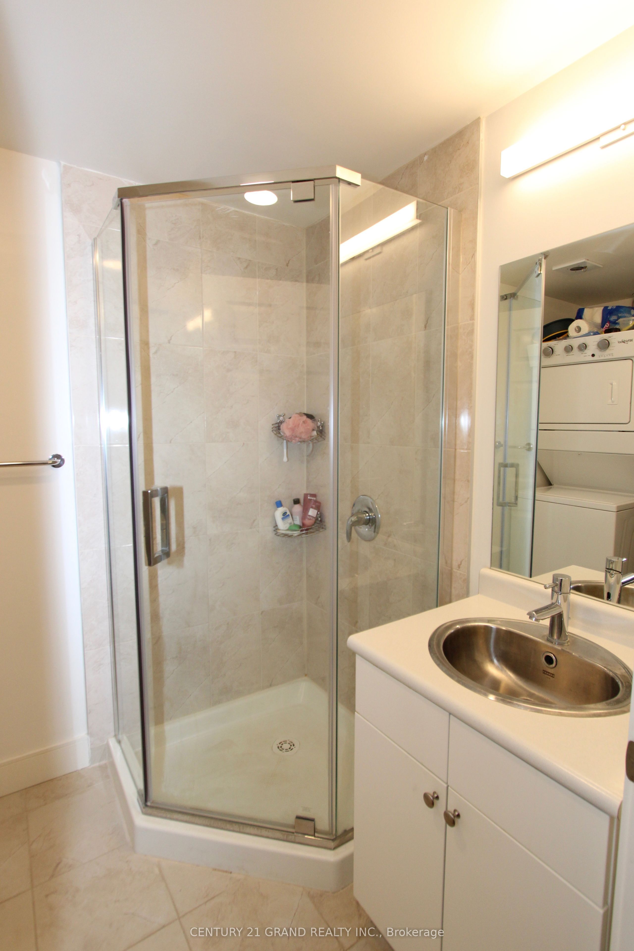 1 Wellington Street #402