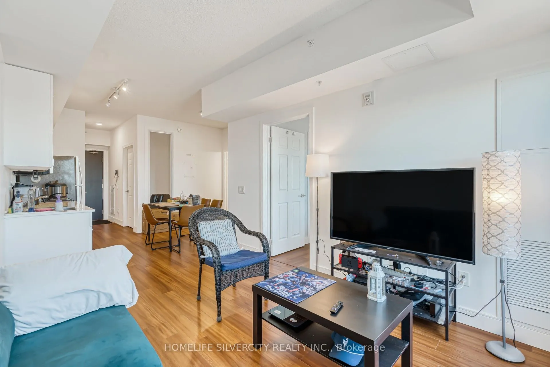 1 Wellington Street #615