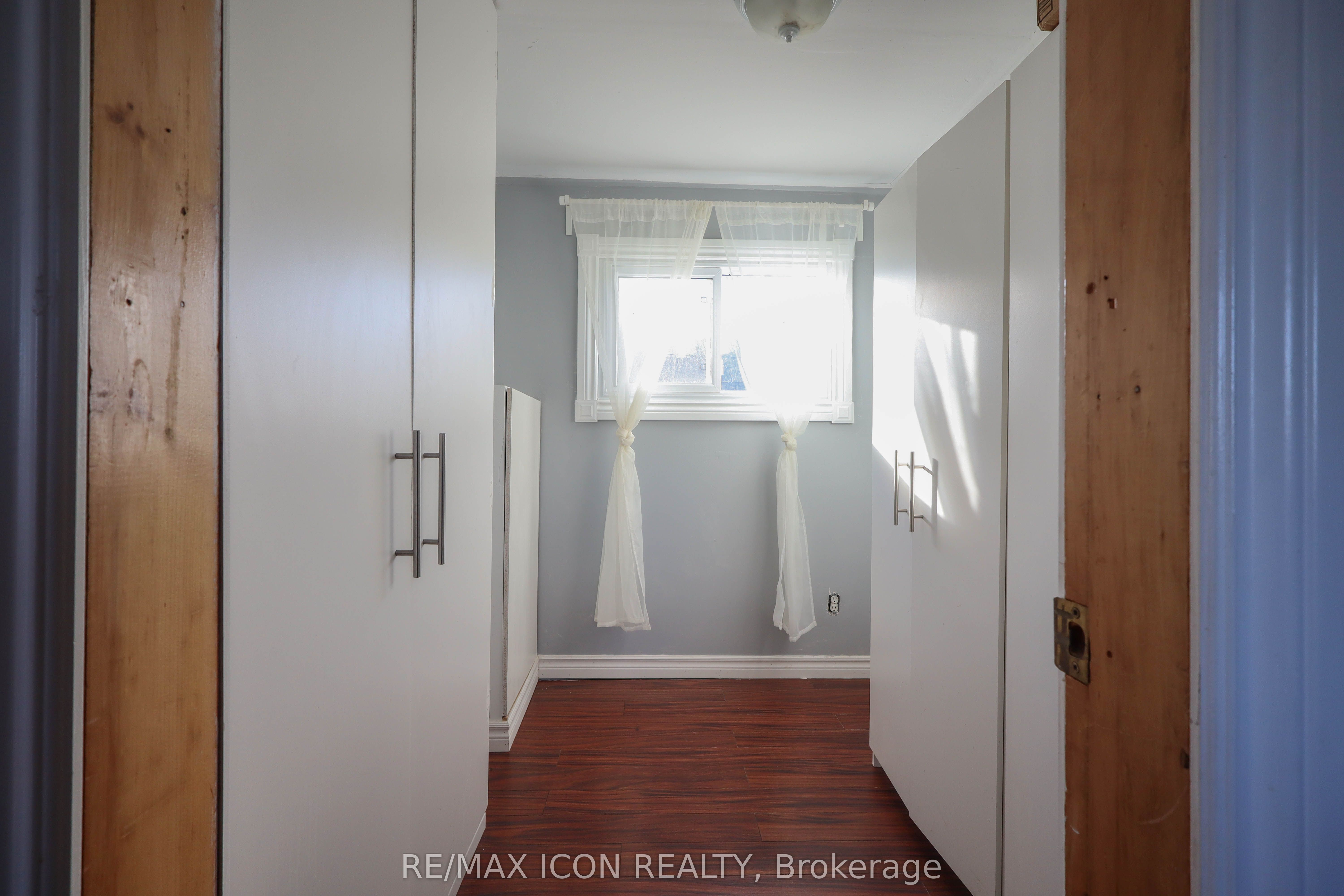 22 Lawrence Street N