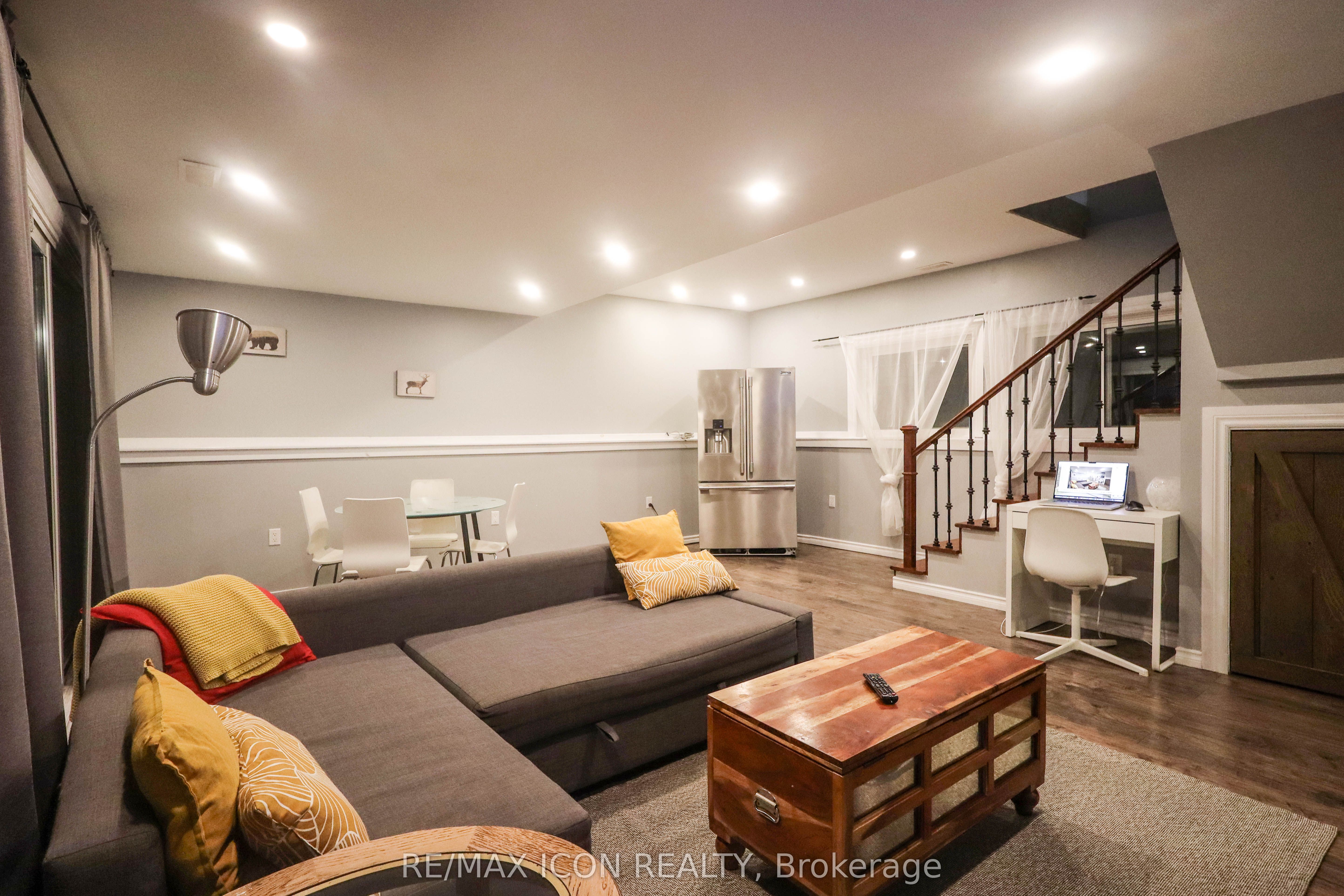 22 Lawrence Street N