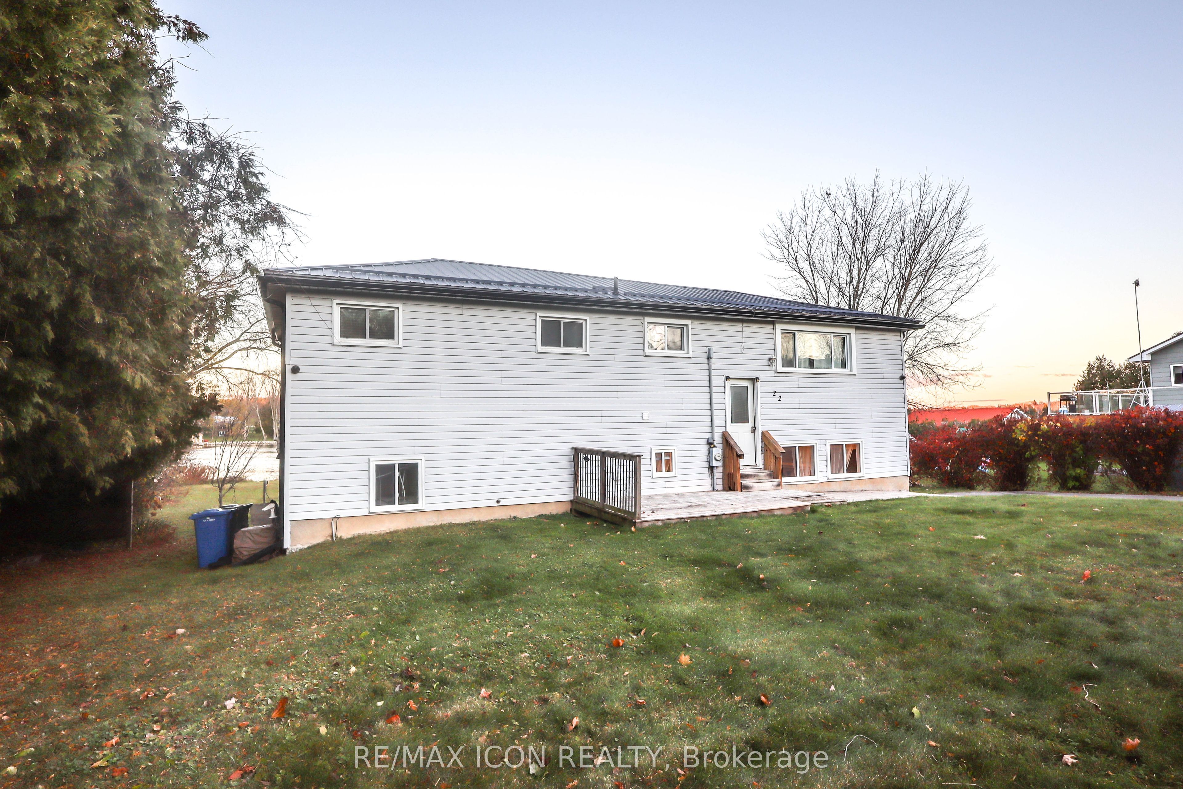22 Lawrence Street N