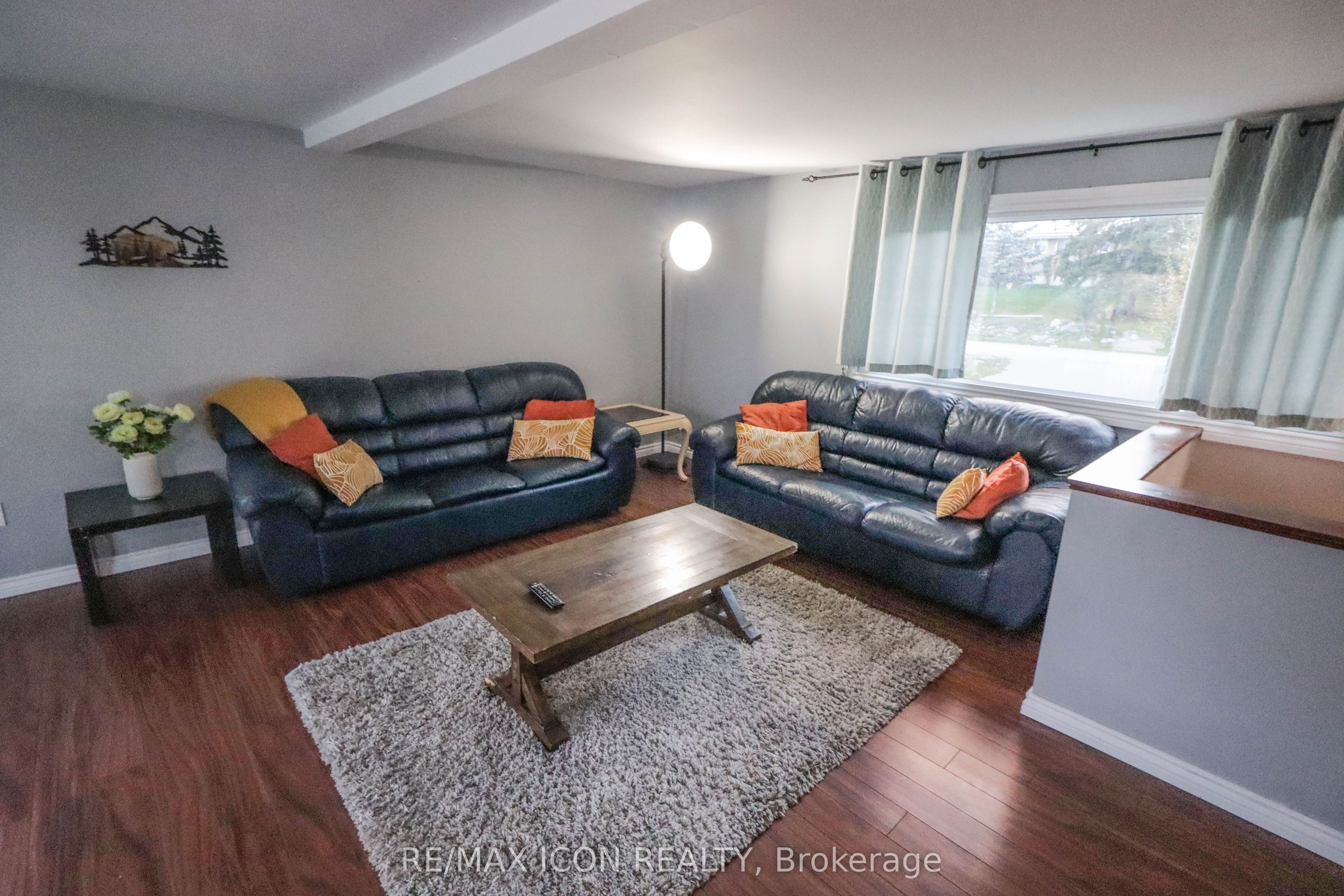 22 Lawrence Street N