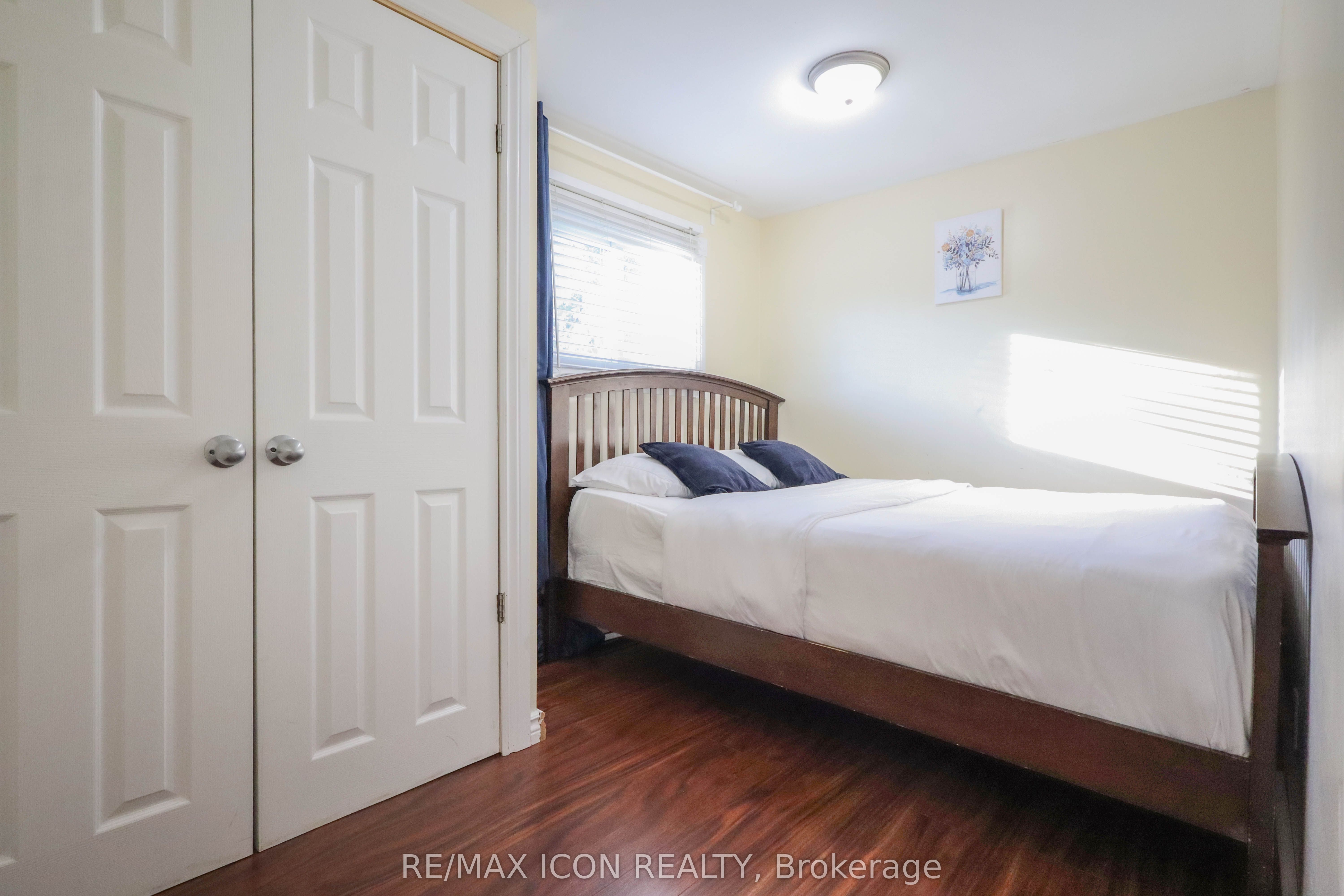 22 Lawrence Street N